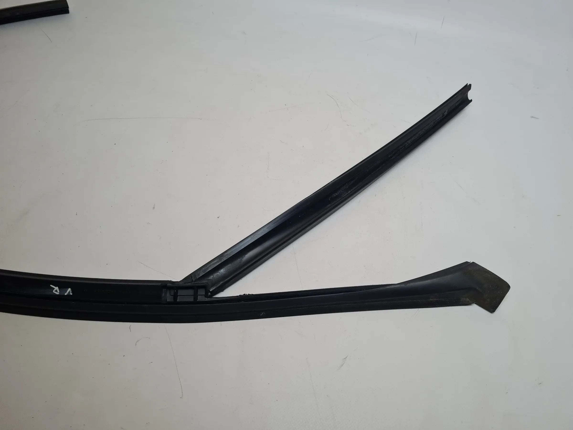BMW 3er Touring E91 Fenster Dichtung Gummi Vorne Rechts 16850 Original