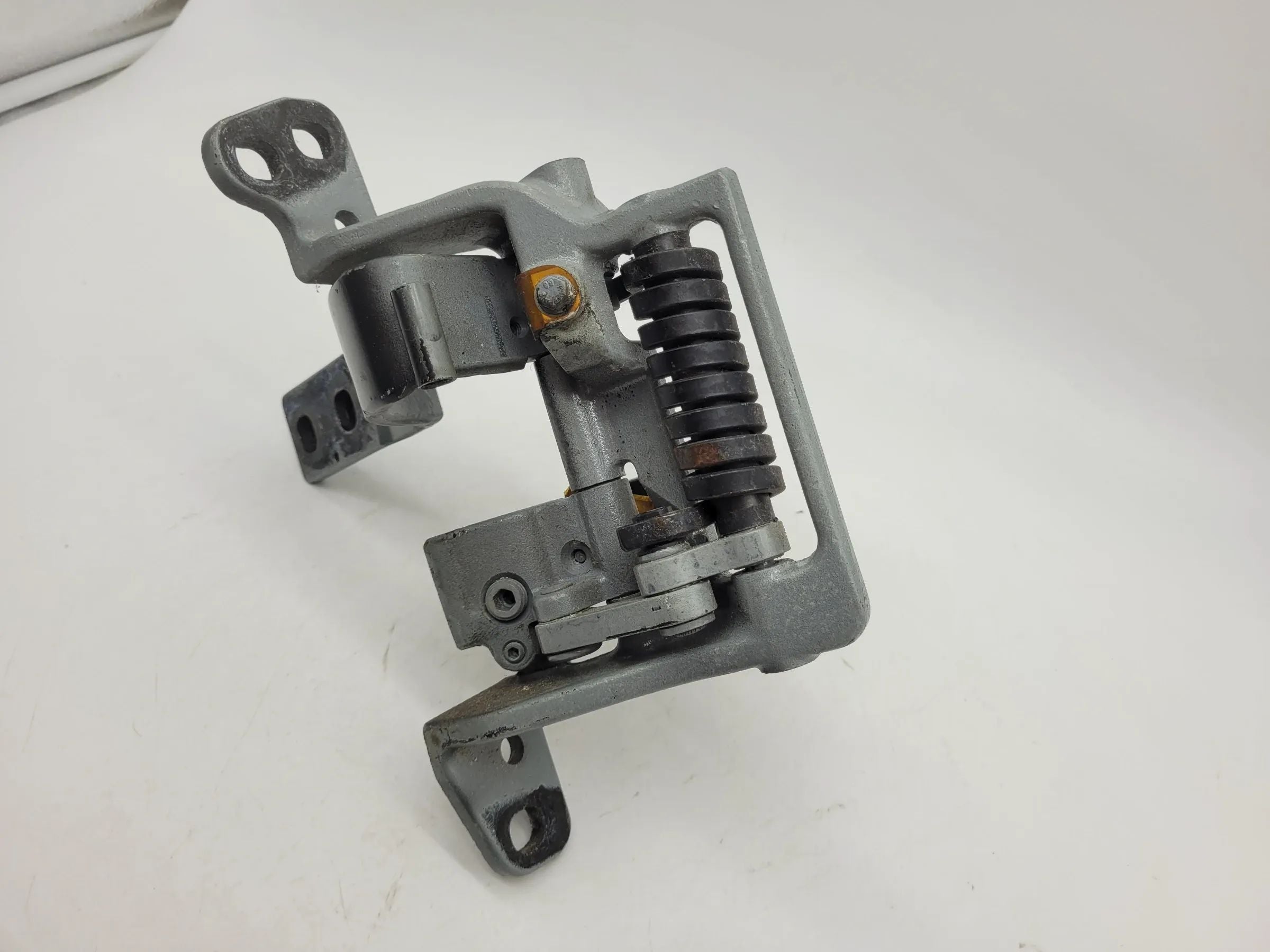 BMW 5er Touring E61 Heckklappe Scharnier Rechts 7061384 Original