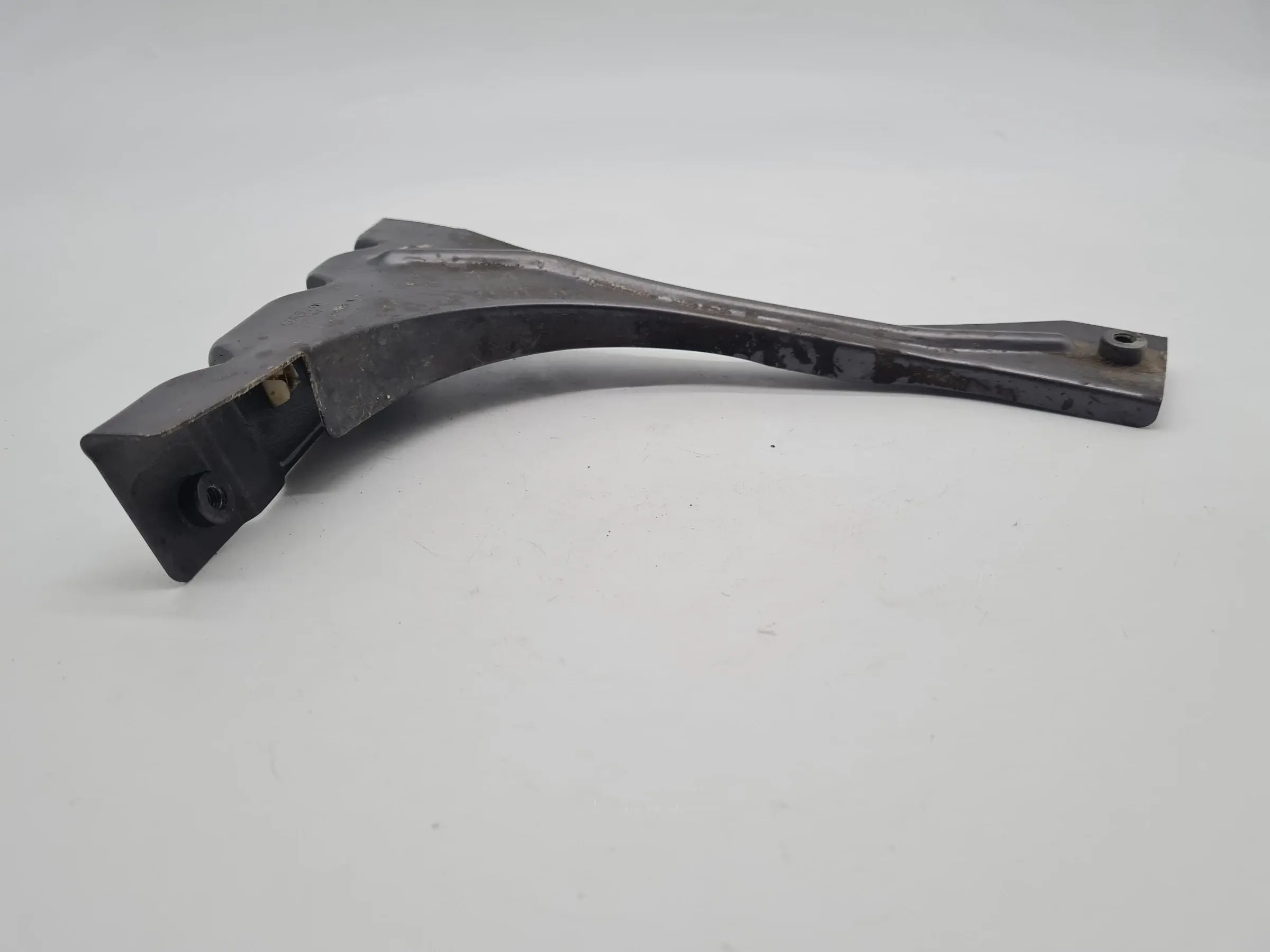 Original Audi A6 (4B2/4B4) Halterung Kotflügel Rechts Vorne 4B0821136A