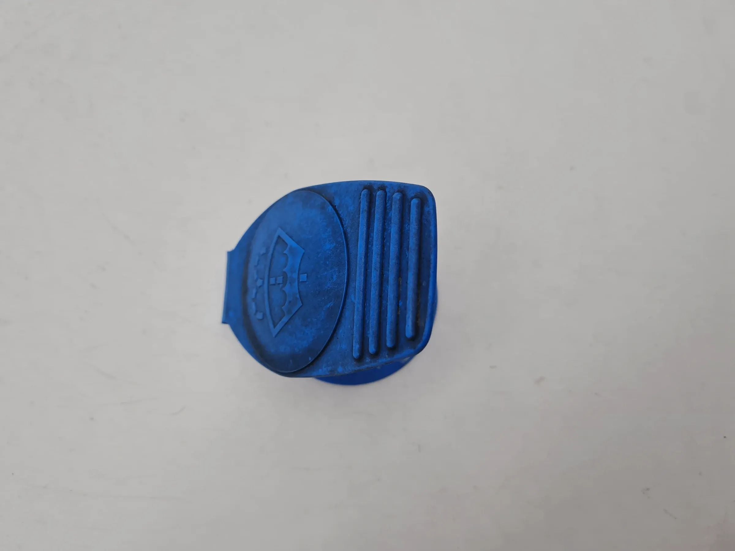 Original VW/Audi/Skoda/Seat A4 Verschluss, Waschwasserbehälter 8D0955455