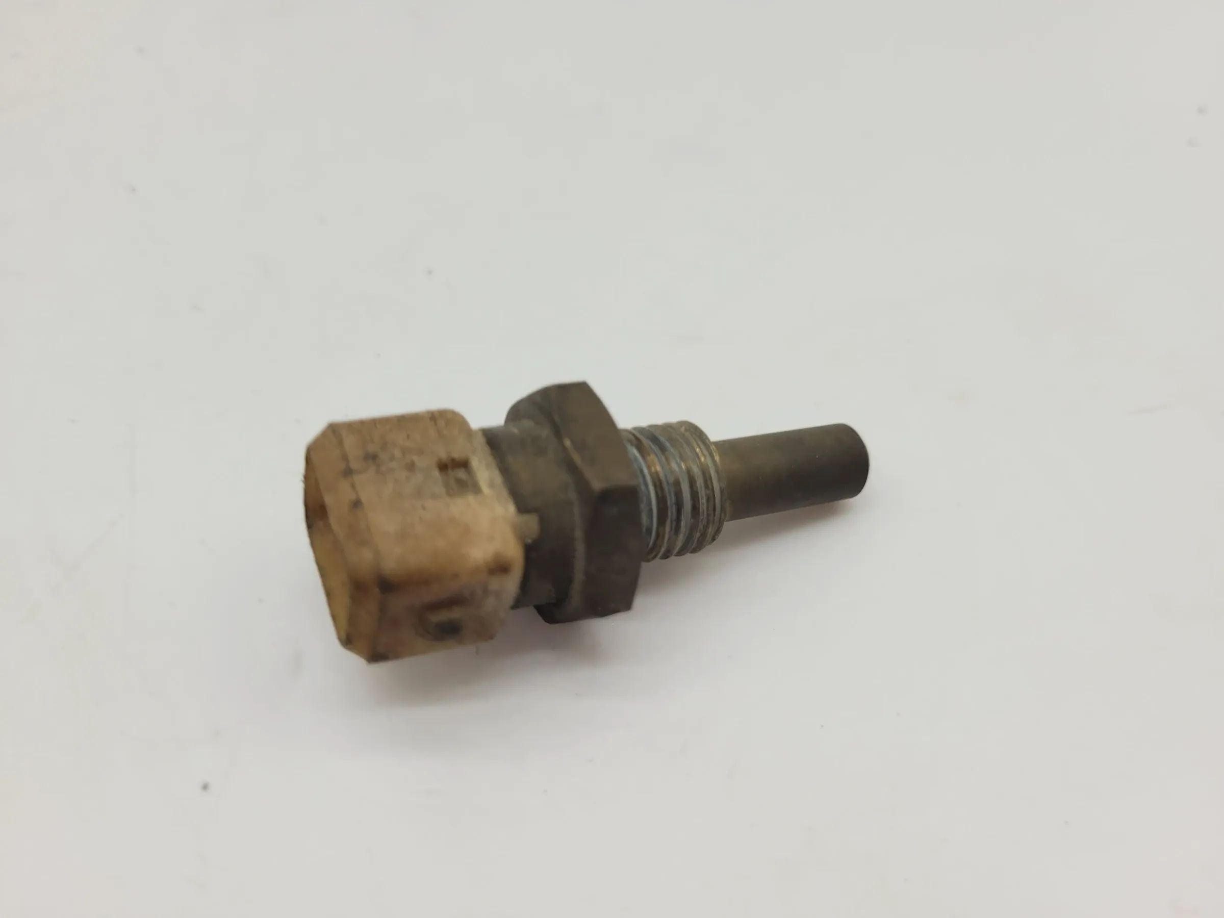 BMW 5er E28 E34 6er E24 7er E23 E32 Kühlflüssigkeit Temperaturfühler 0280130023