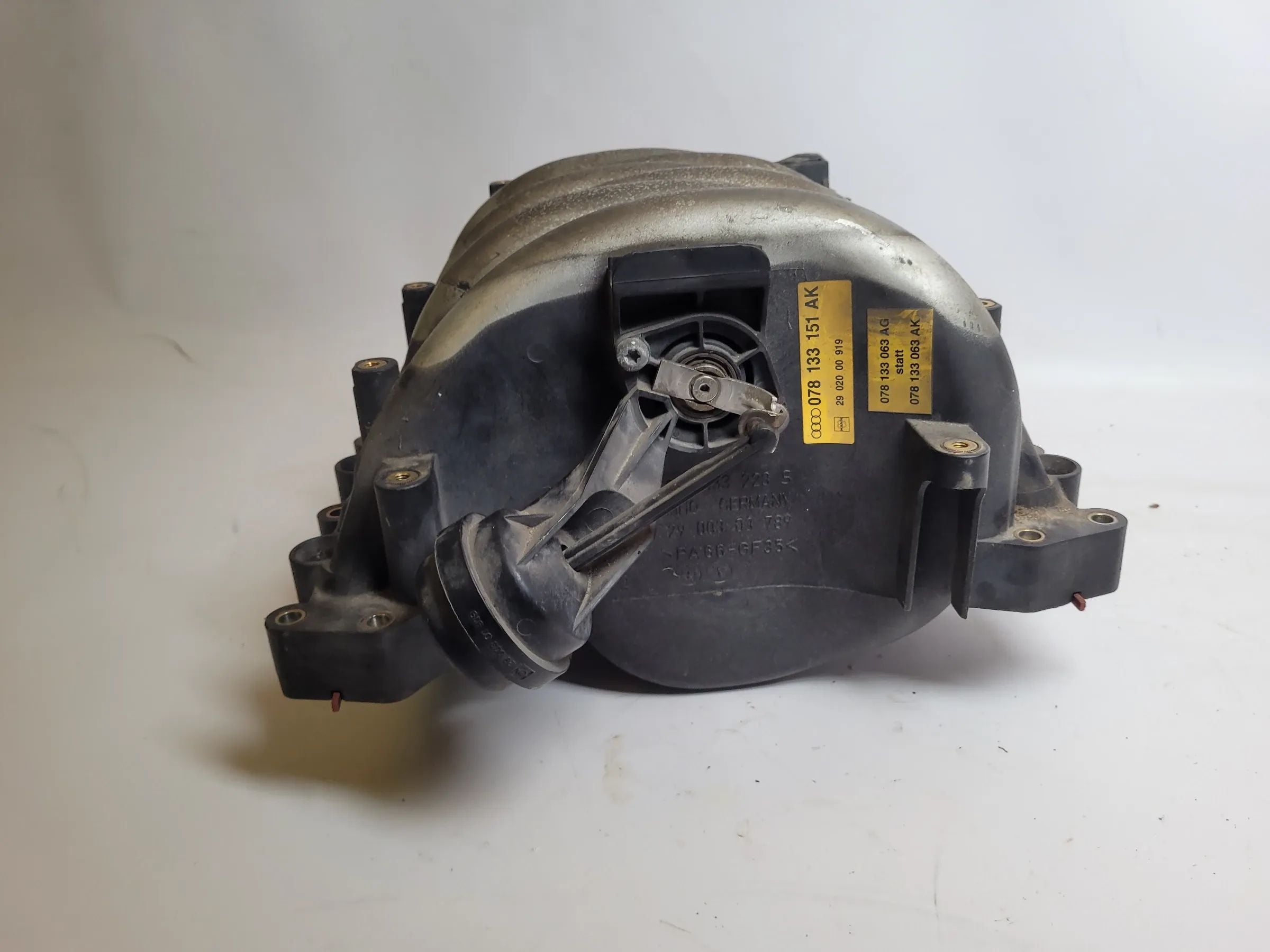 Audi A4/A6 4B/8D 2.4, 121KW Ansaugbrücke Ansaugkrümmer 078133151AK Original