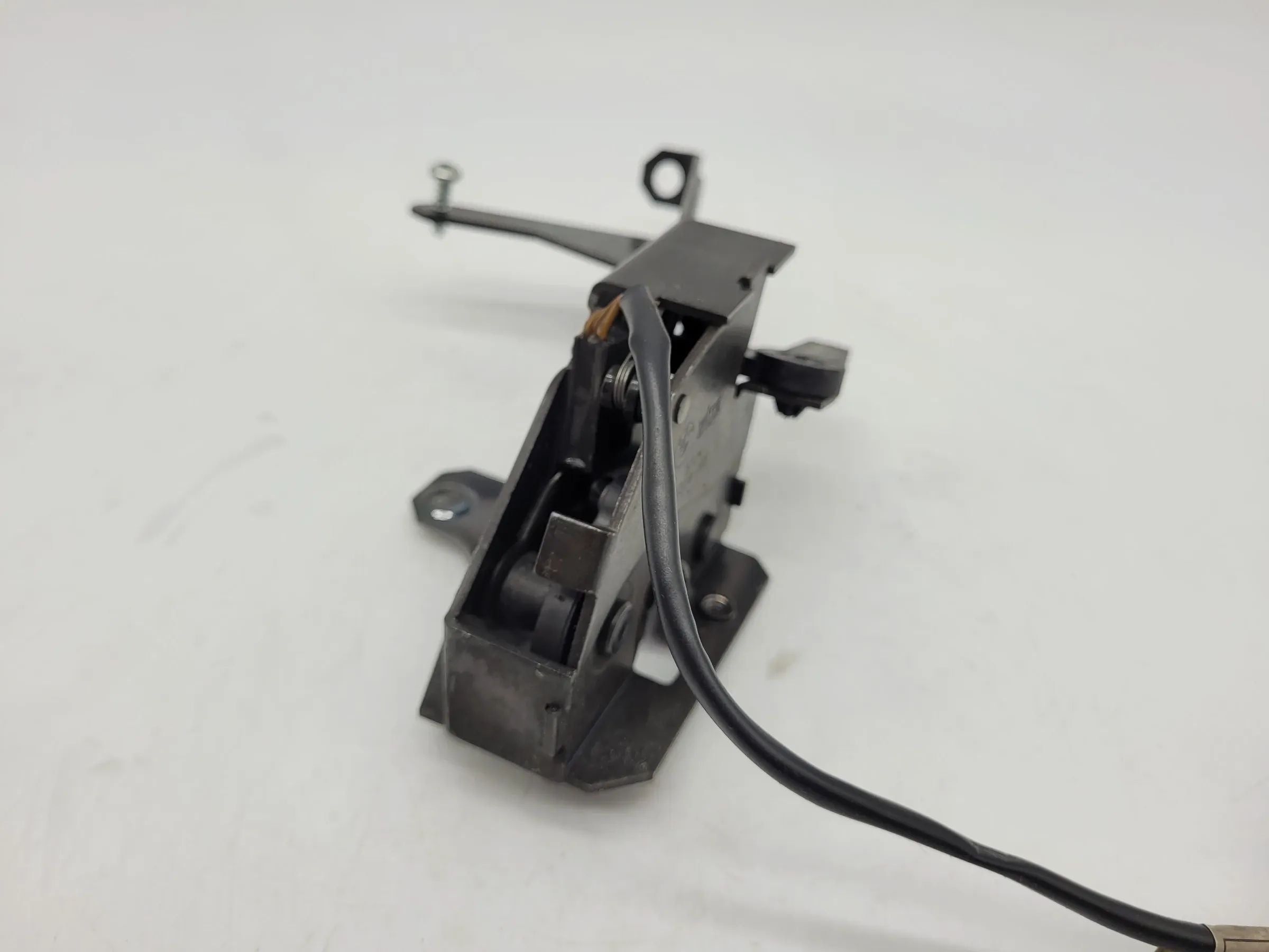 BMW 5er Touring E39 Schlossfalle Heckscheibenschloss 51.24-8238469 (Original)
