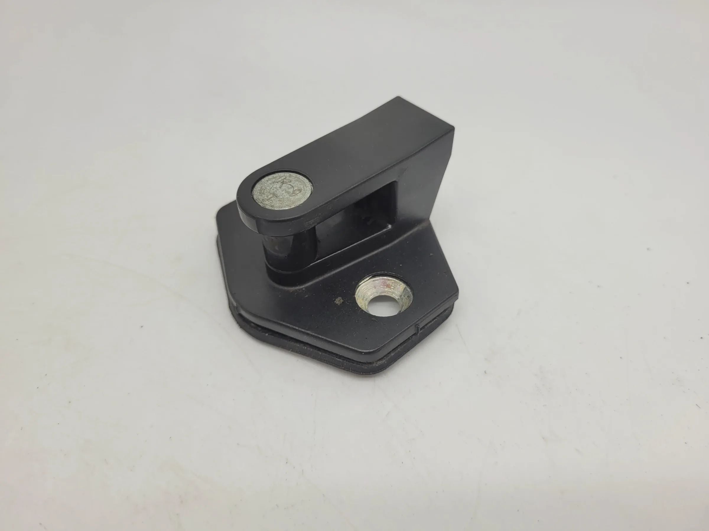 BMW 5er Touring E39 Schliesskeil Türschloss Fanghaken L/R V/H 8176350 Original