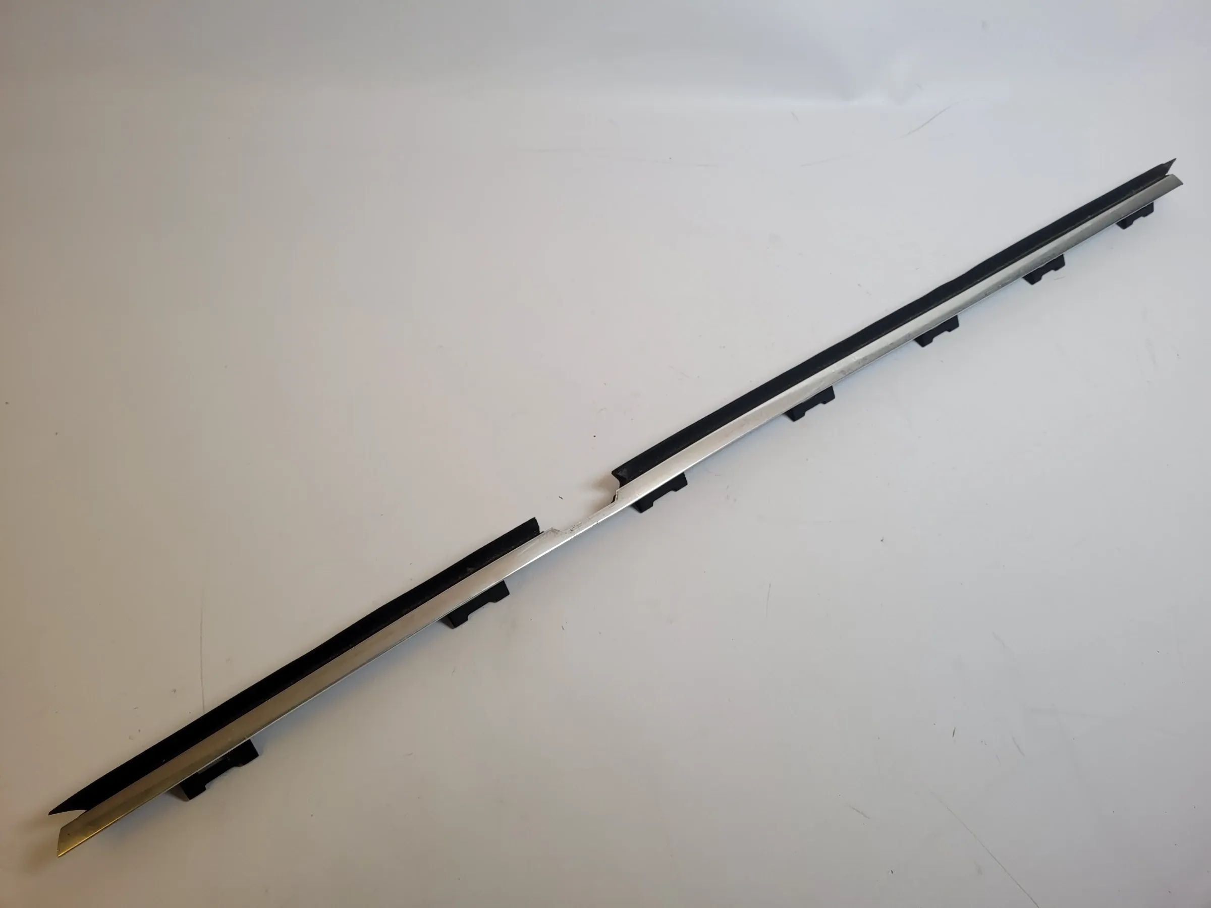BMW 5er Touring E39 Chrom Leiste Dichtung Hinten Links 51.22-8185817 Original