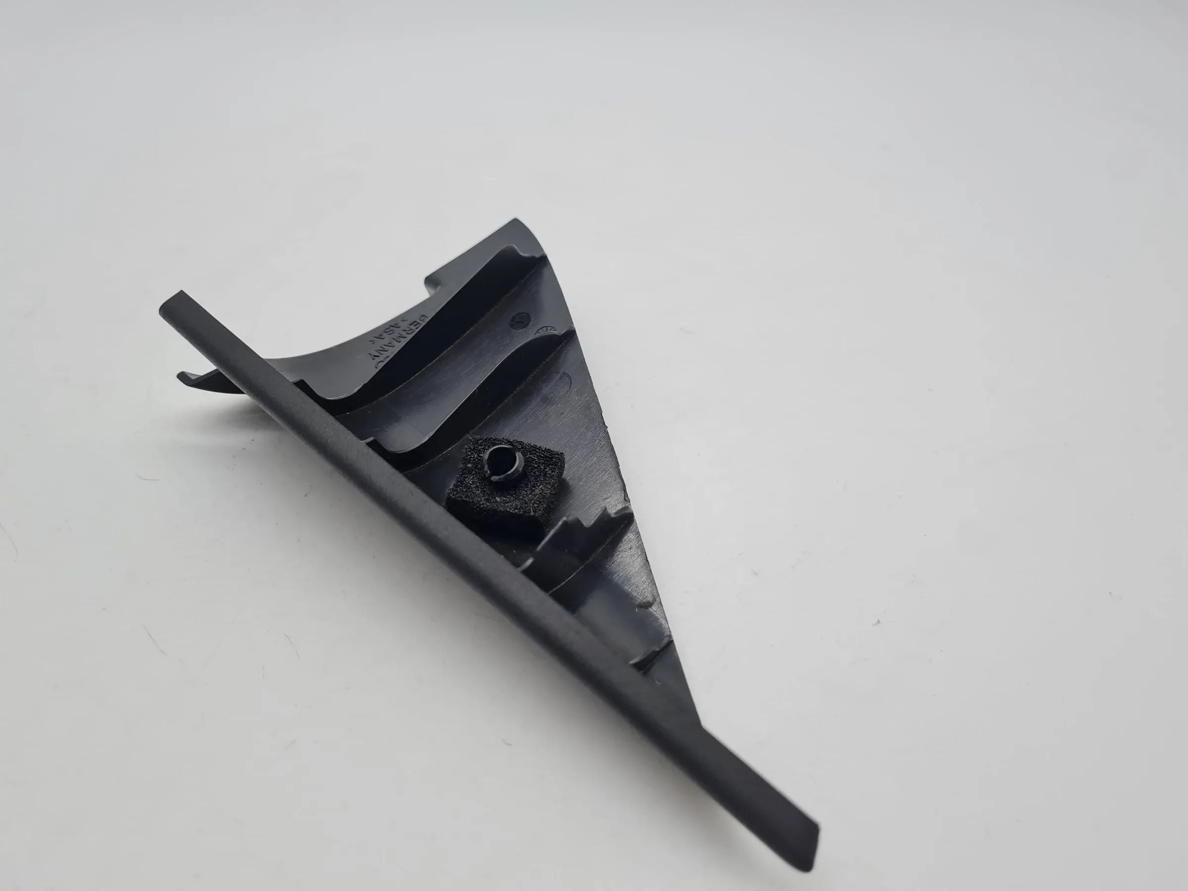Original Audi A4 (8E/B6/B7) Blende Verkleidung Dreieck Rechts Hinten 8E0857570