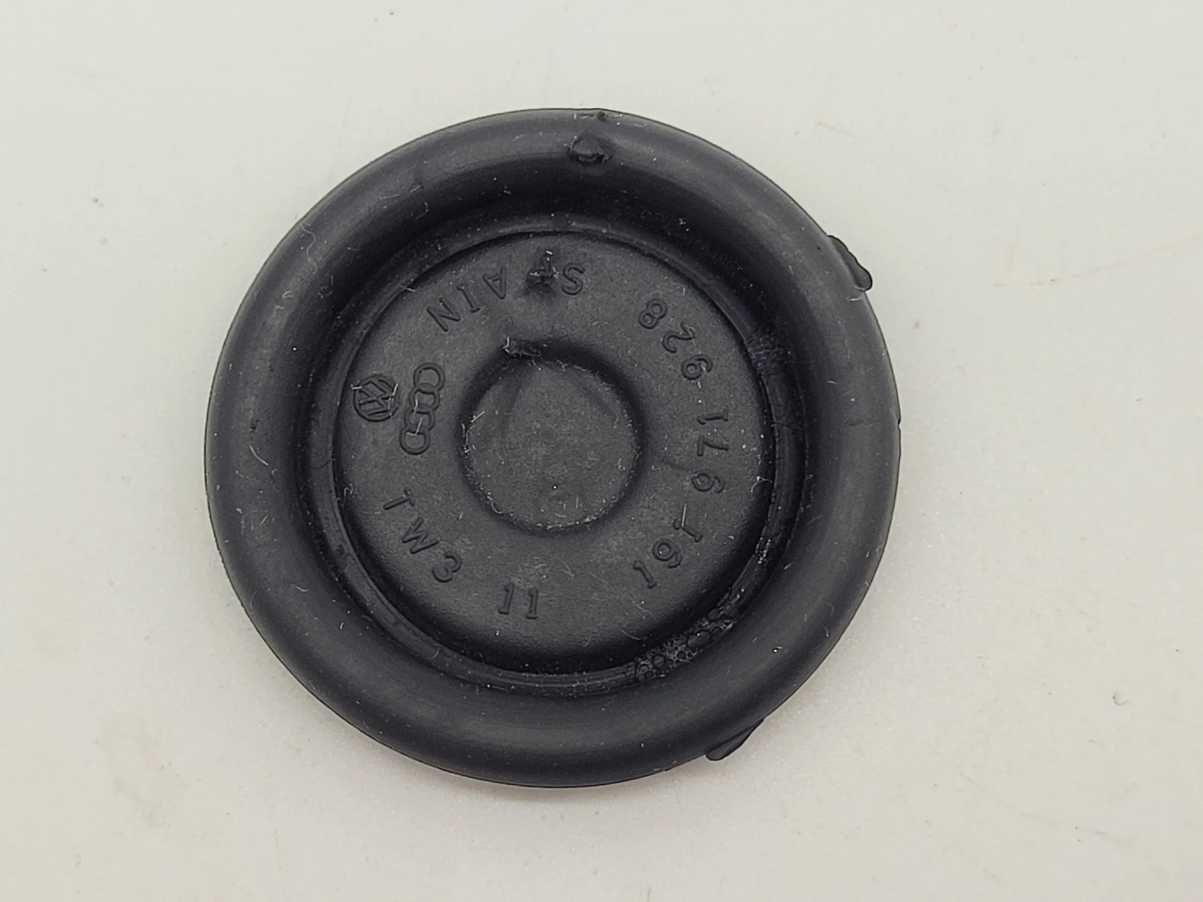 Original Audi A4 (8E/B6/B7) Stopfen Verscluss Deckel Tülle L/R 191971928