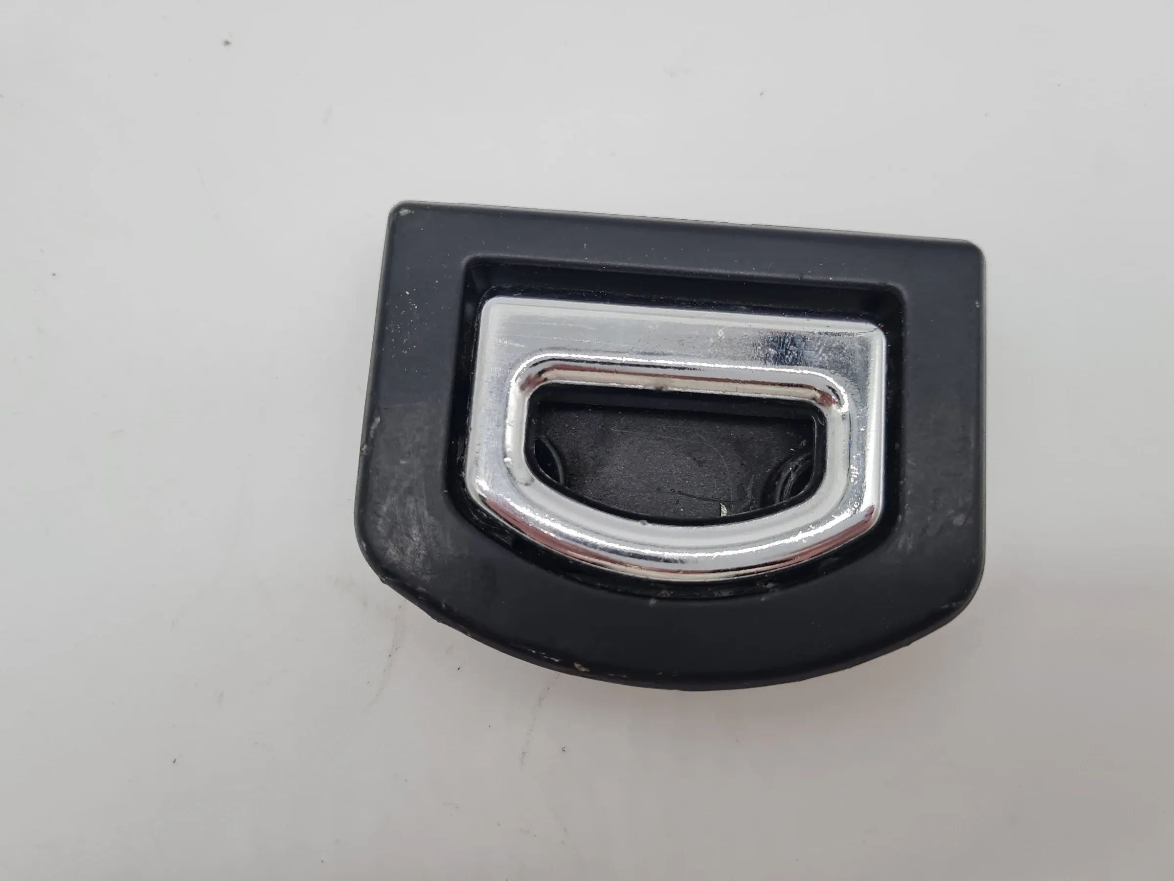 Original Audi A6 (4B2/4B4) Verzurröse Zurröse Kofferraum 8D9864203