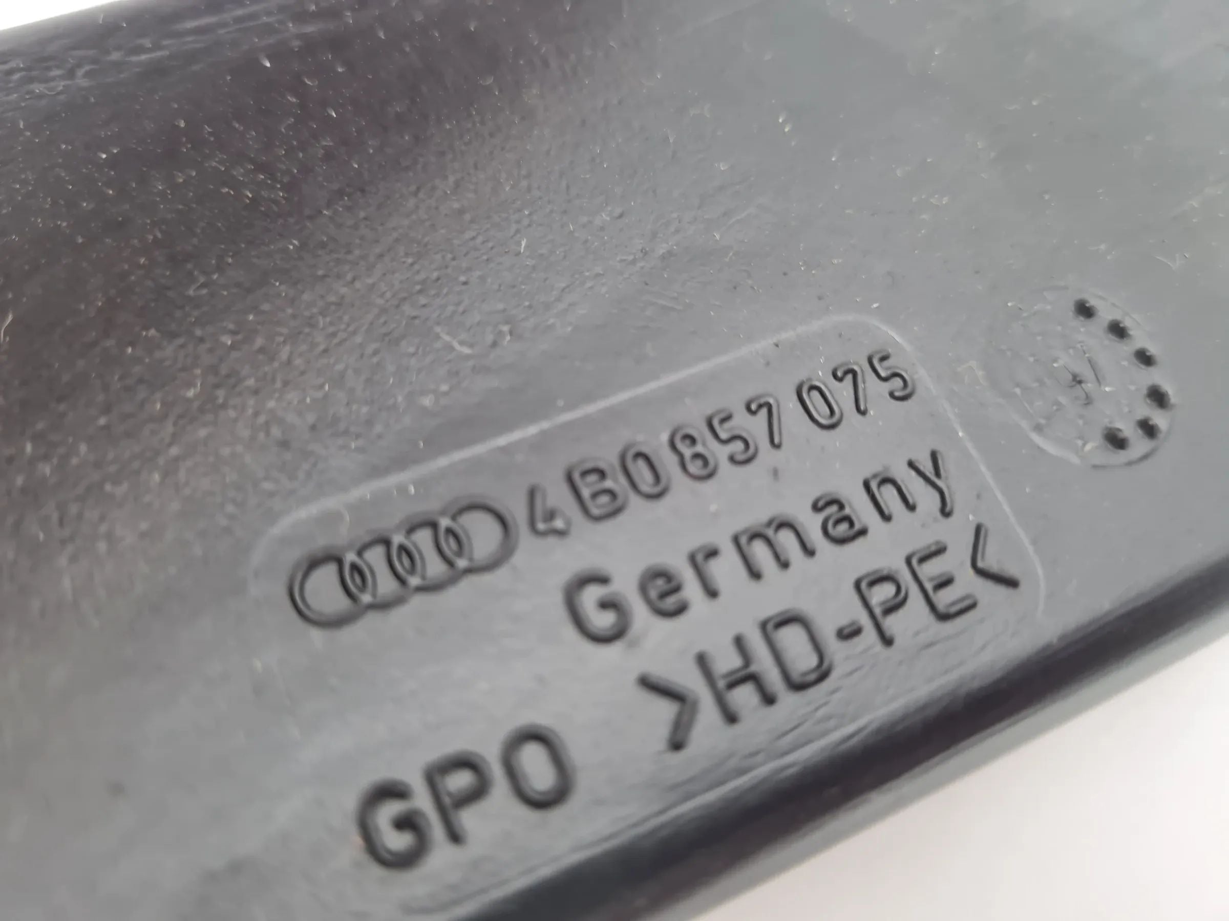 Original Audi A6 (4B2/4B4) Luftführung Luftkanal 4B0857075