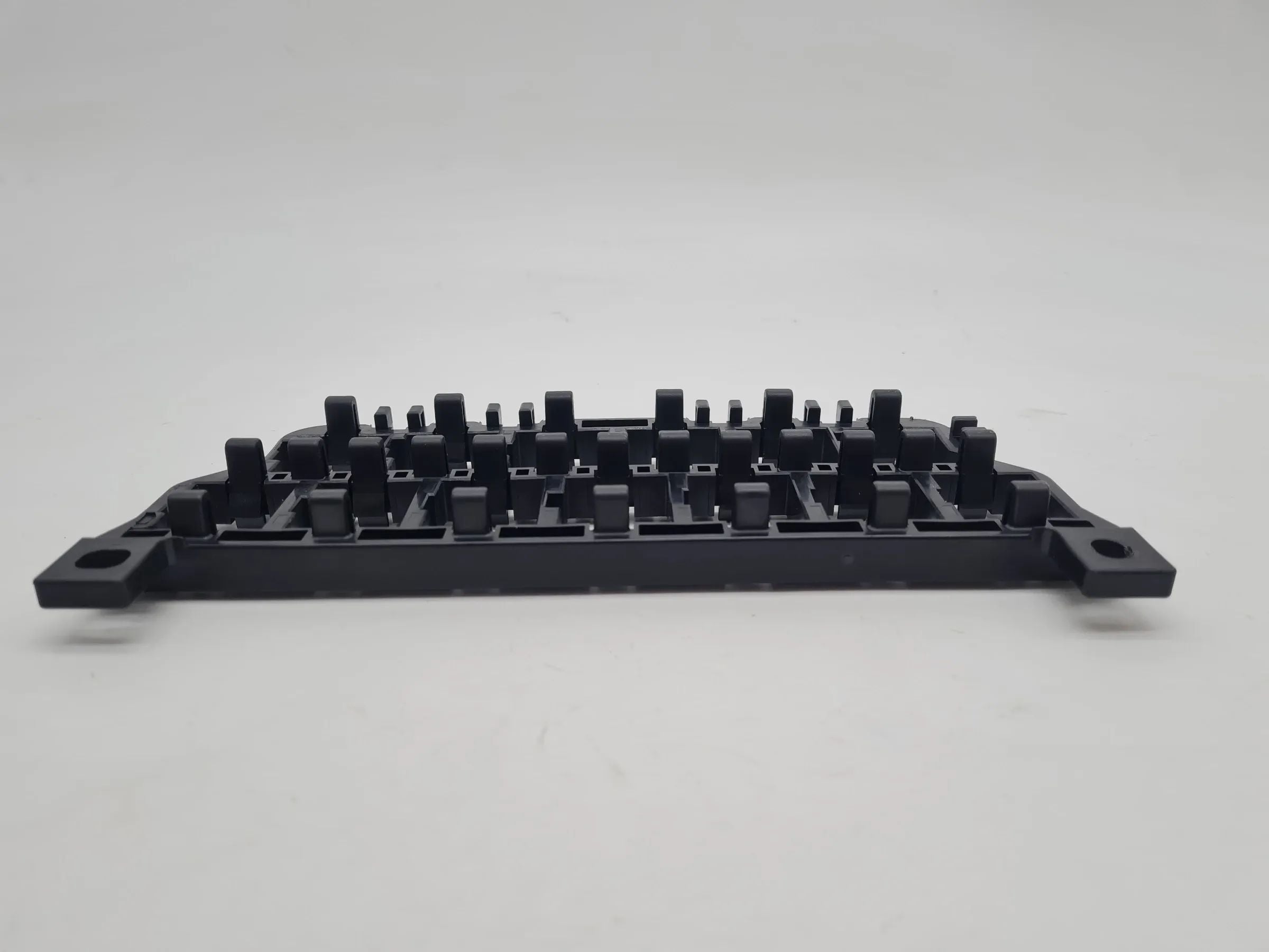 Original Audi A6 (4B2/4B4) Relais Stecker Leiste Träger 8D0937503E