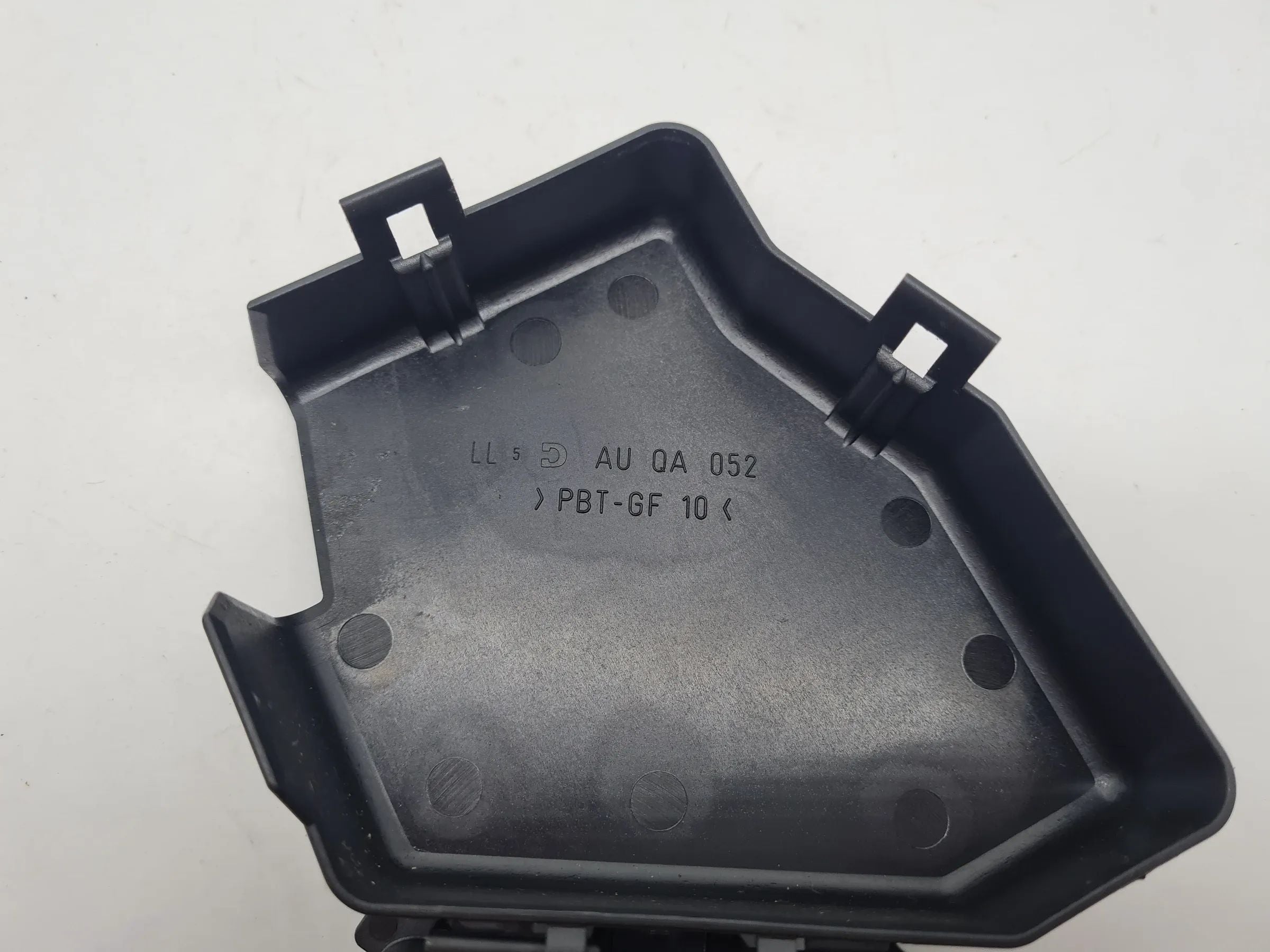 Original Audi A6 (4B2/4B4) Sicherungskasten Steuergerät mit Deckel 8D1941824
