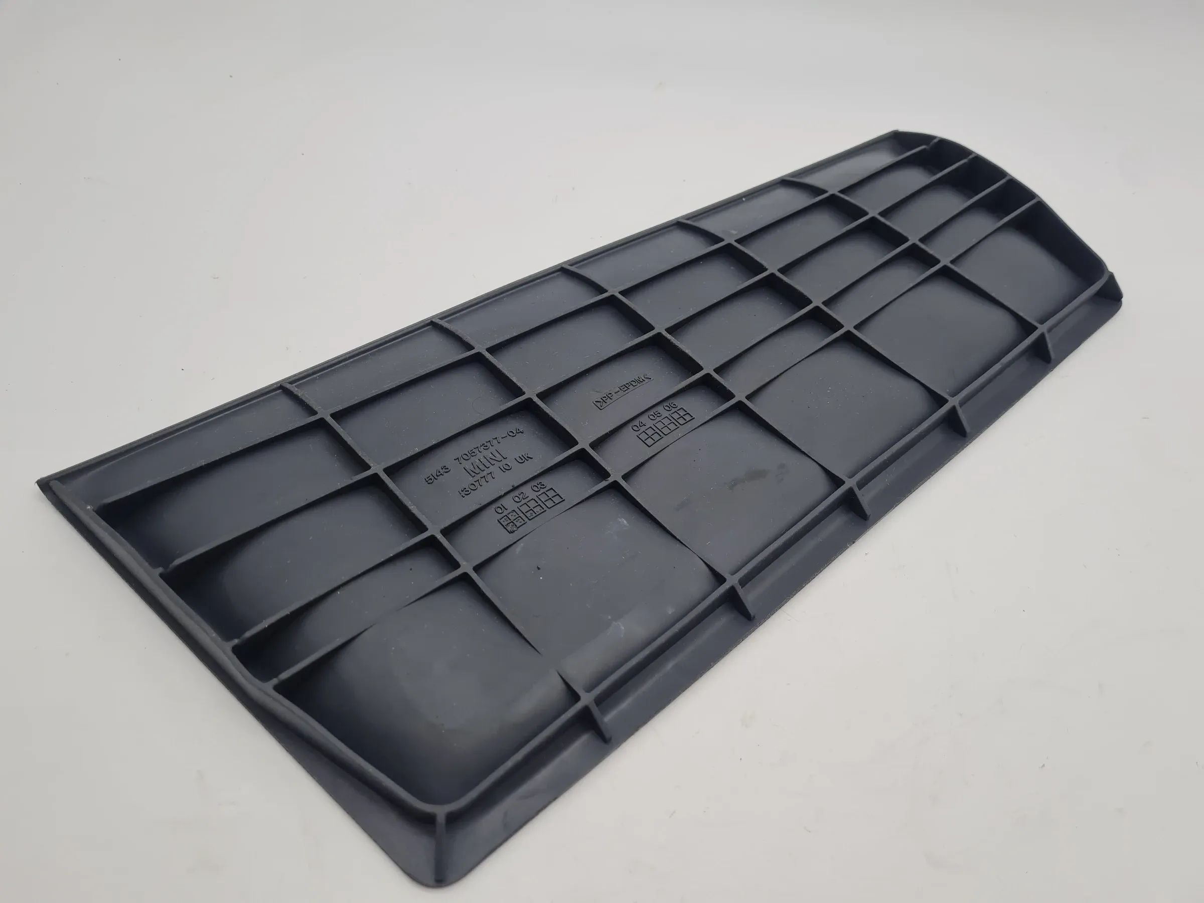 Original Mini One (R50/R53) Matte Ablagefach Gummi Einlage Rechts 51.43-7057377