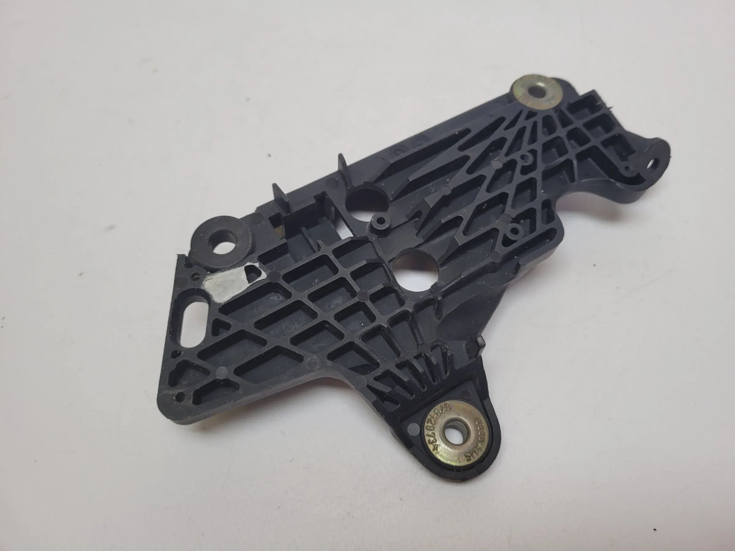 Original Audi A6 (4B2/4B4) Halteplatte Magnetventil 078133365