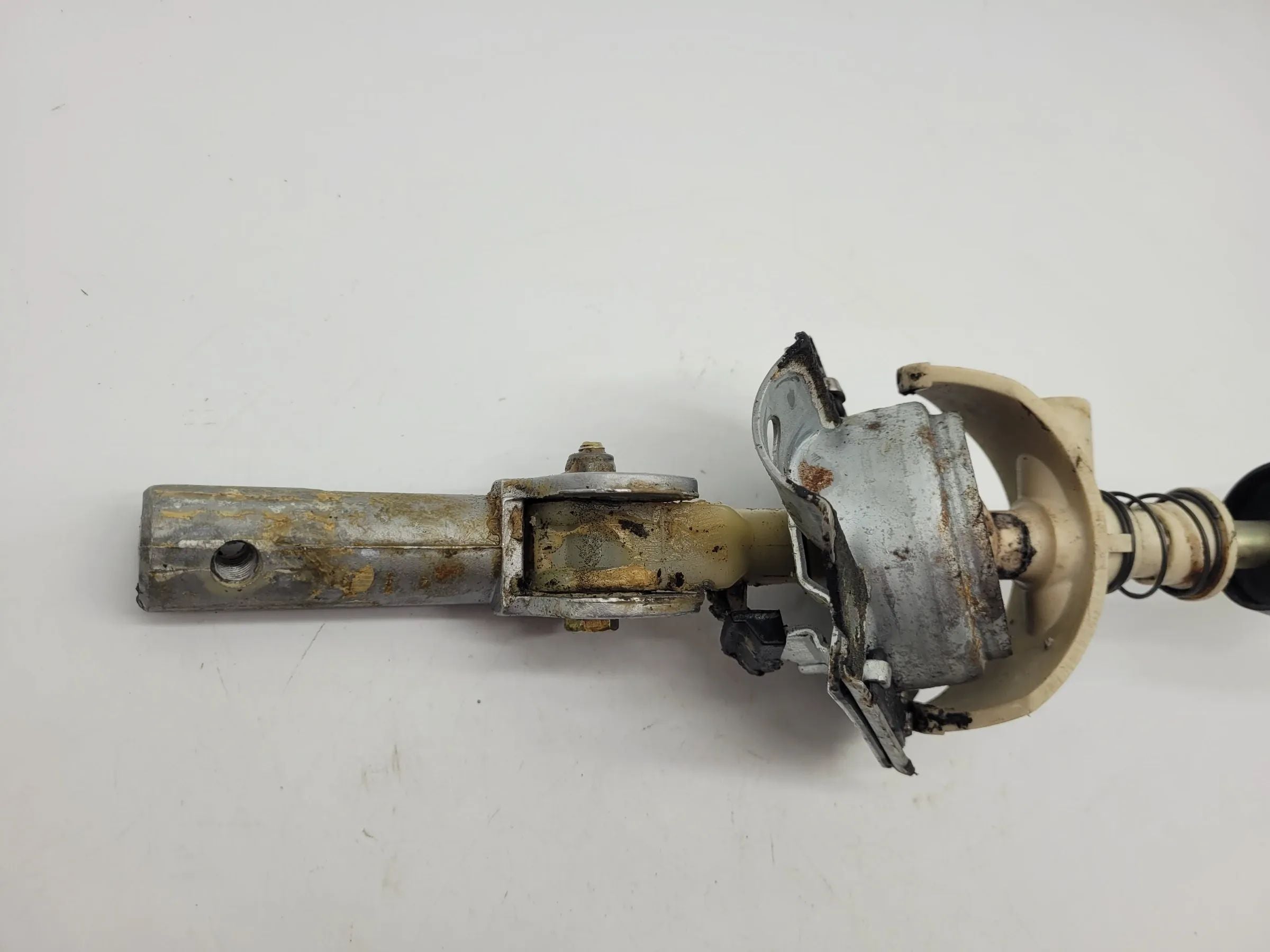 Original Audi A6 (4B2/4B4) Schaltbetätigung Schaltgehäuse 8D0711159A