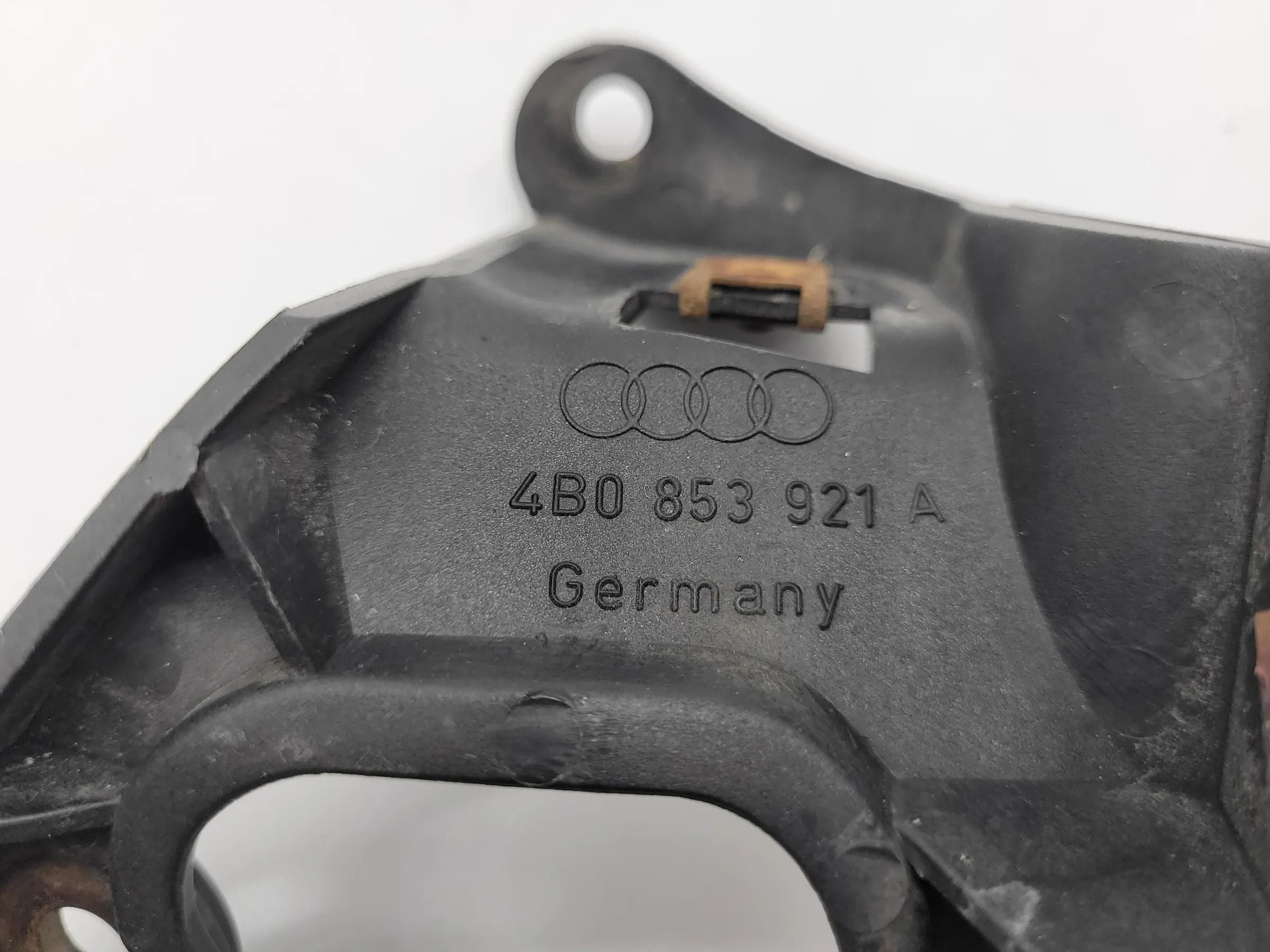 Original Audi A6 (4B2/4B4) Halter Seitenschweller Links 4B0853921A
