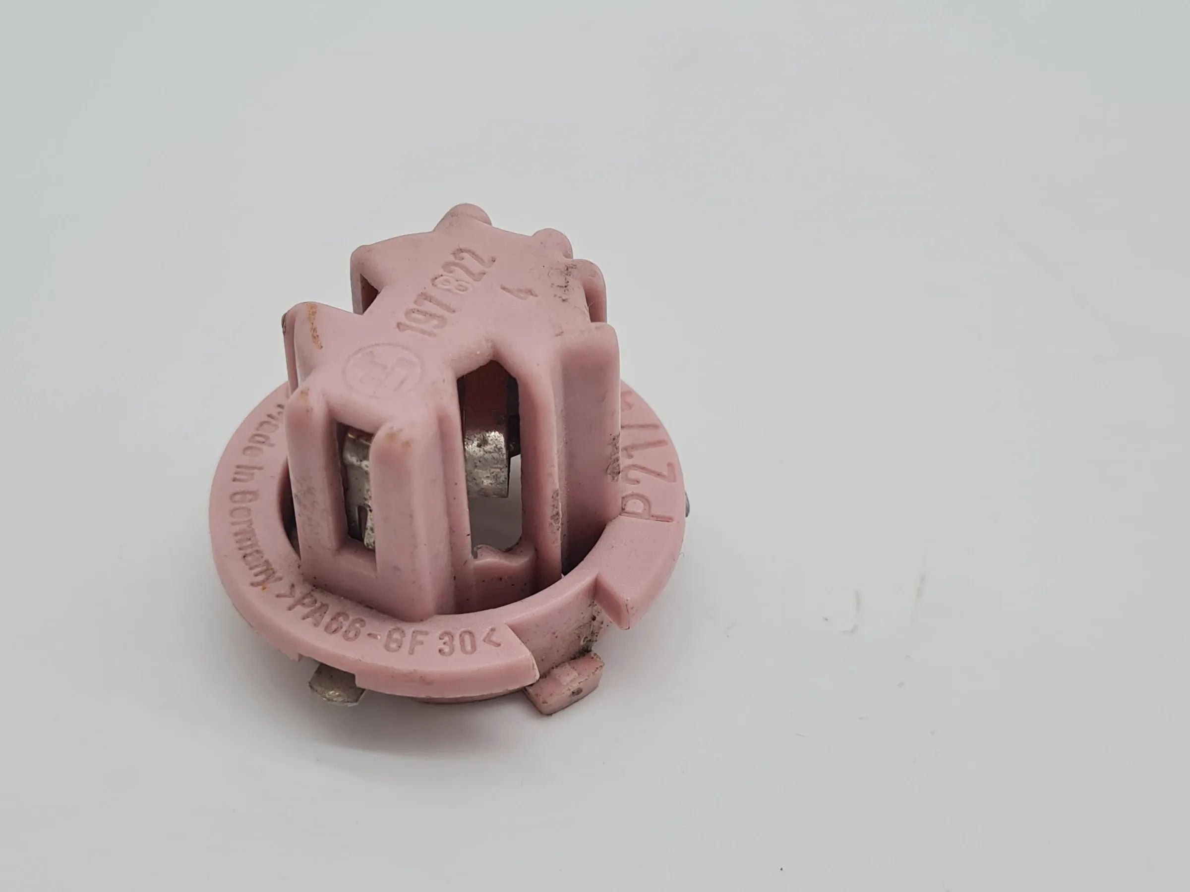 Original Mercedes E-Klasse (W210) Rückleuchte Lampe Fassung L/R 197822