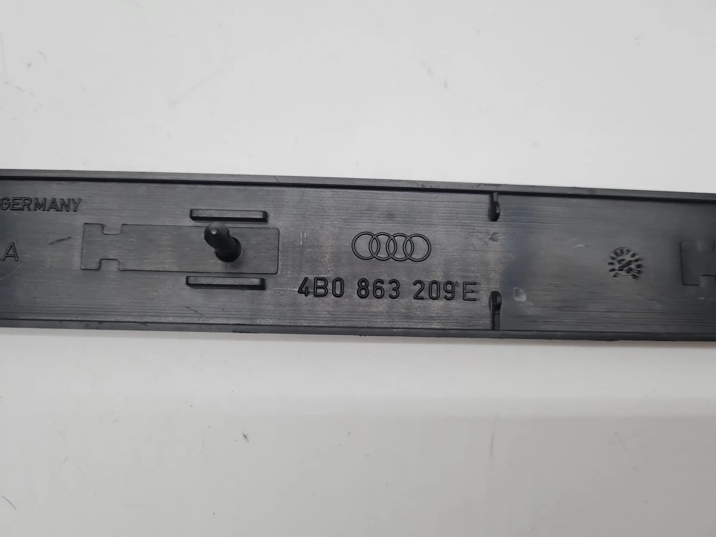 Original Audi A6 (4B2/4B4) Abdeckung Blende Mittelkonsole 4B0863209E