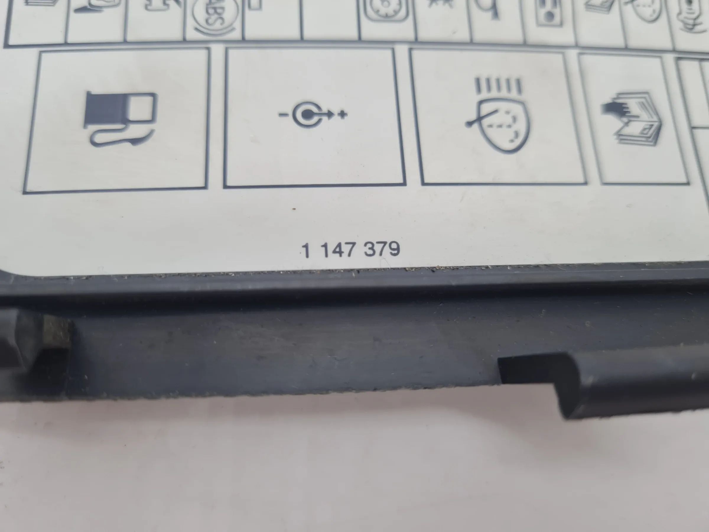Original Mini One (R50/R53) Abdeckung Verkleidung Sicherungskasten Seite 1147379