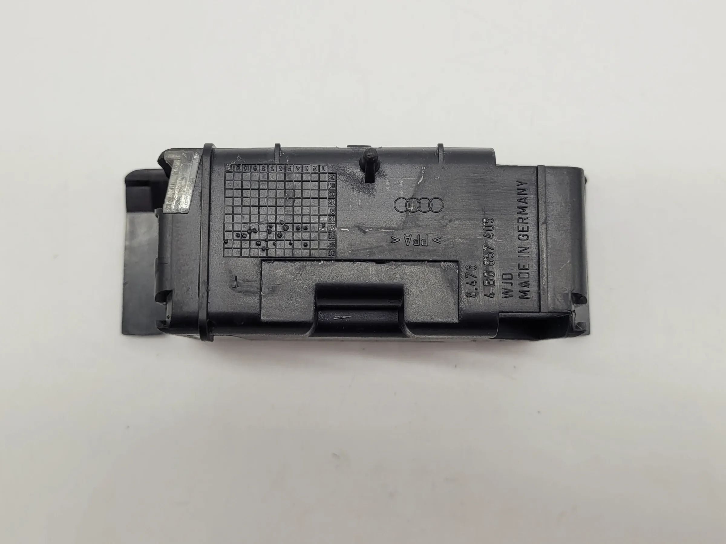 Original Audi A6 (4B2/4B4) Aschenbechereinsatz 4B0857405