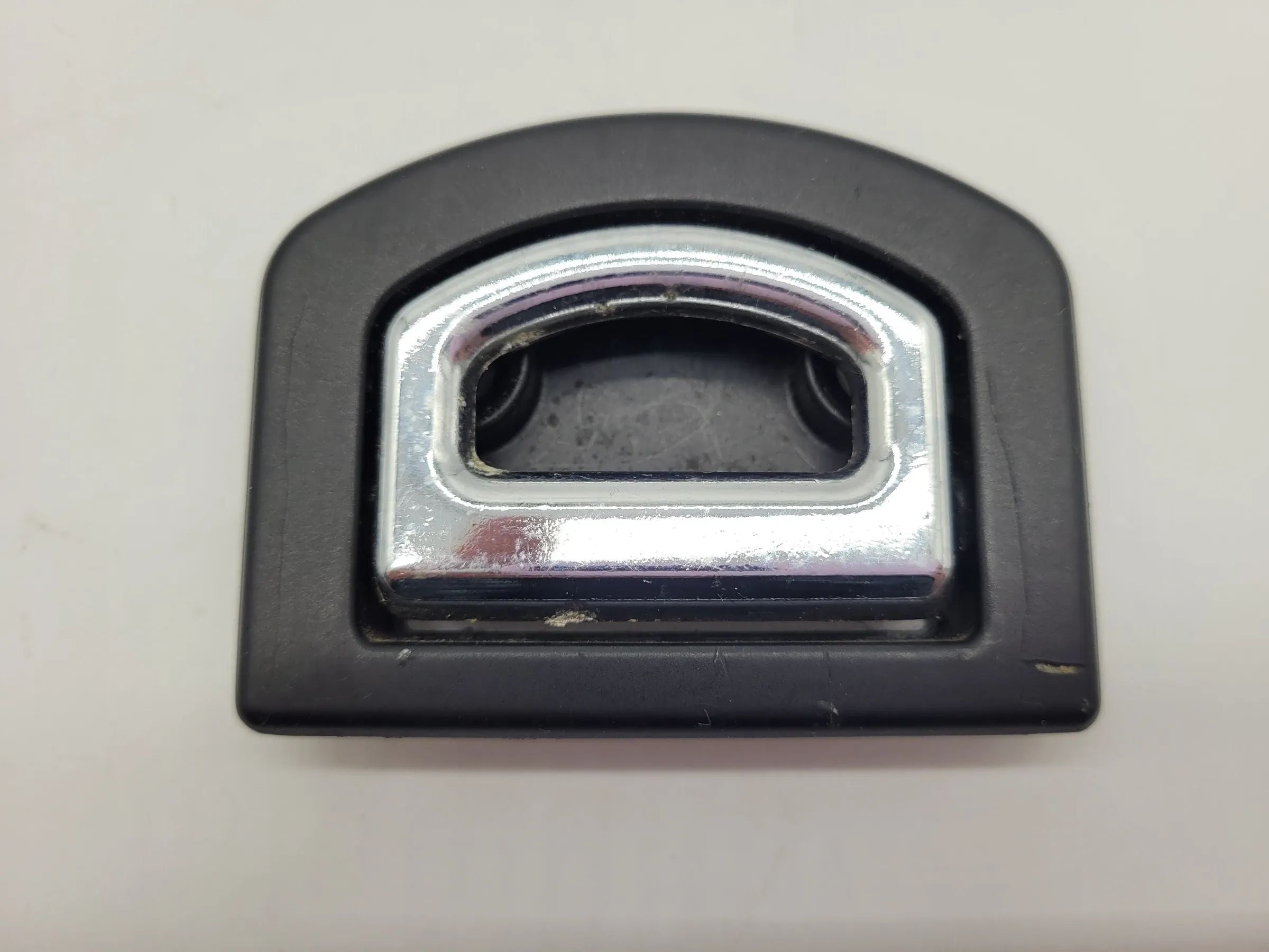Original Audi A6 (4B2/4B4) Kofferraum Verzurrösen R/L 809864203