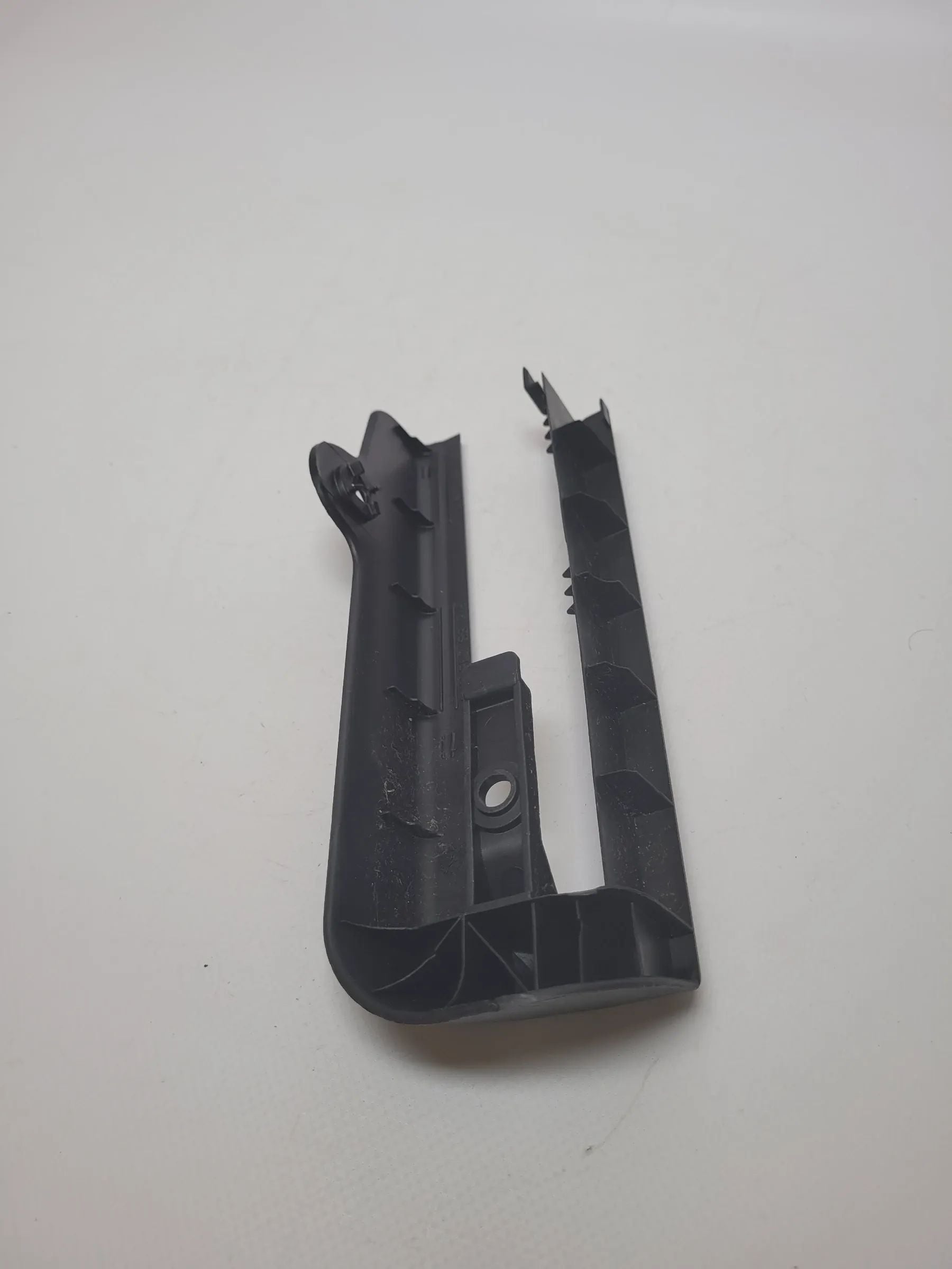 Original Audi A4 (8E/B6/B7) Verkleidung Sitz-Führungsschiene Links 8e0881349