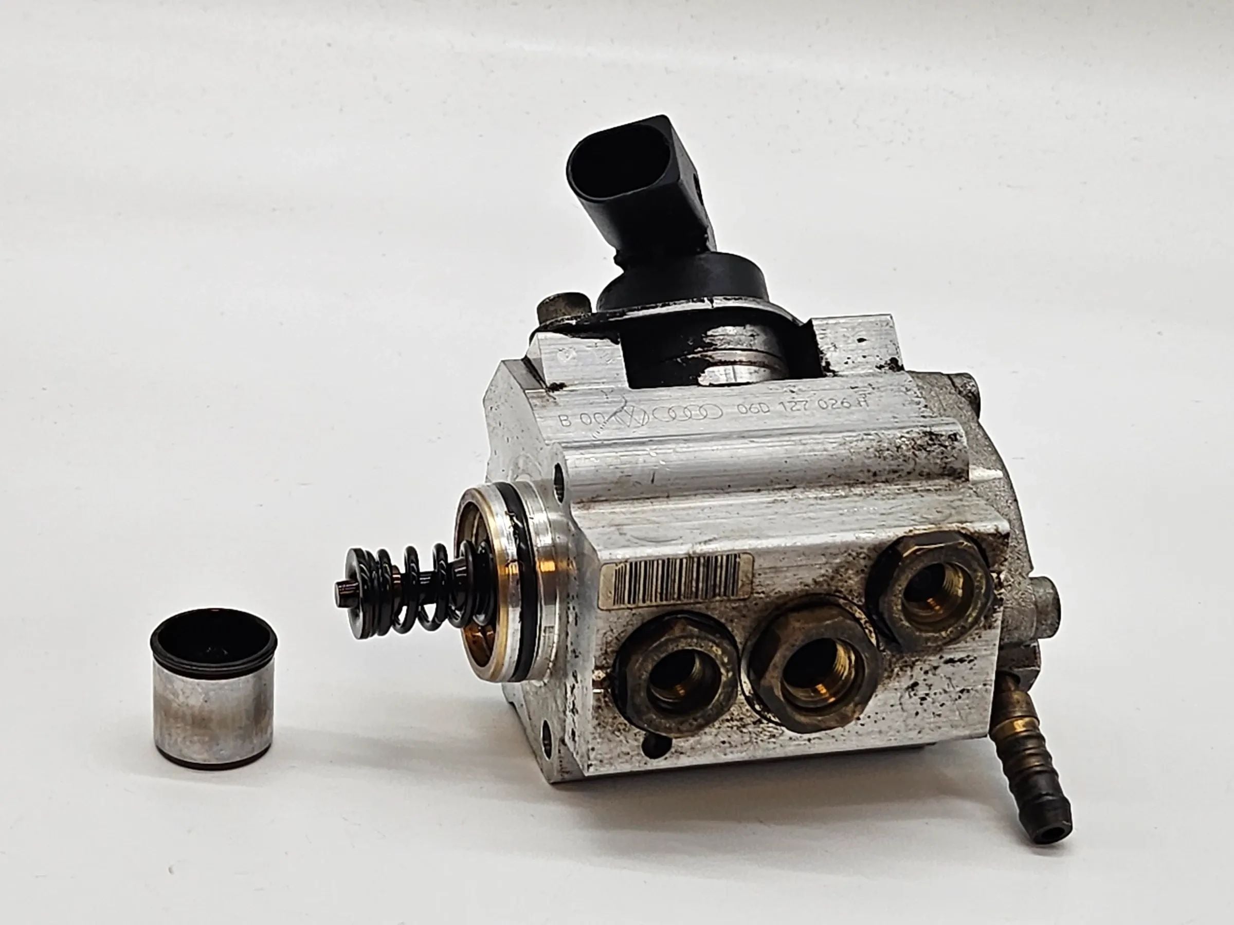 Original Audi A4 8E B6 2,0L FSI AWA 110KW 150PS Hochdruckpumpe  06D127025H