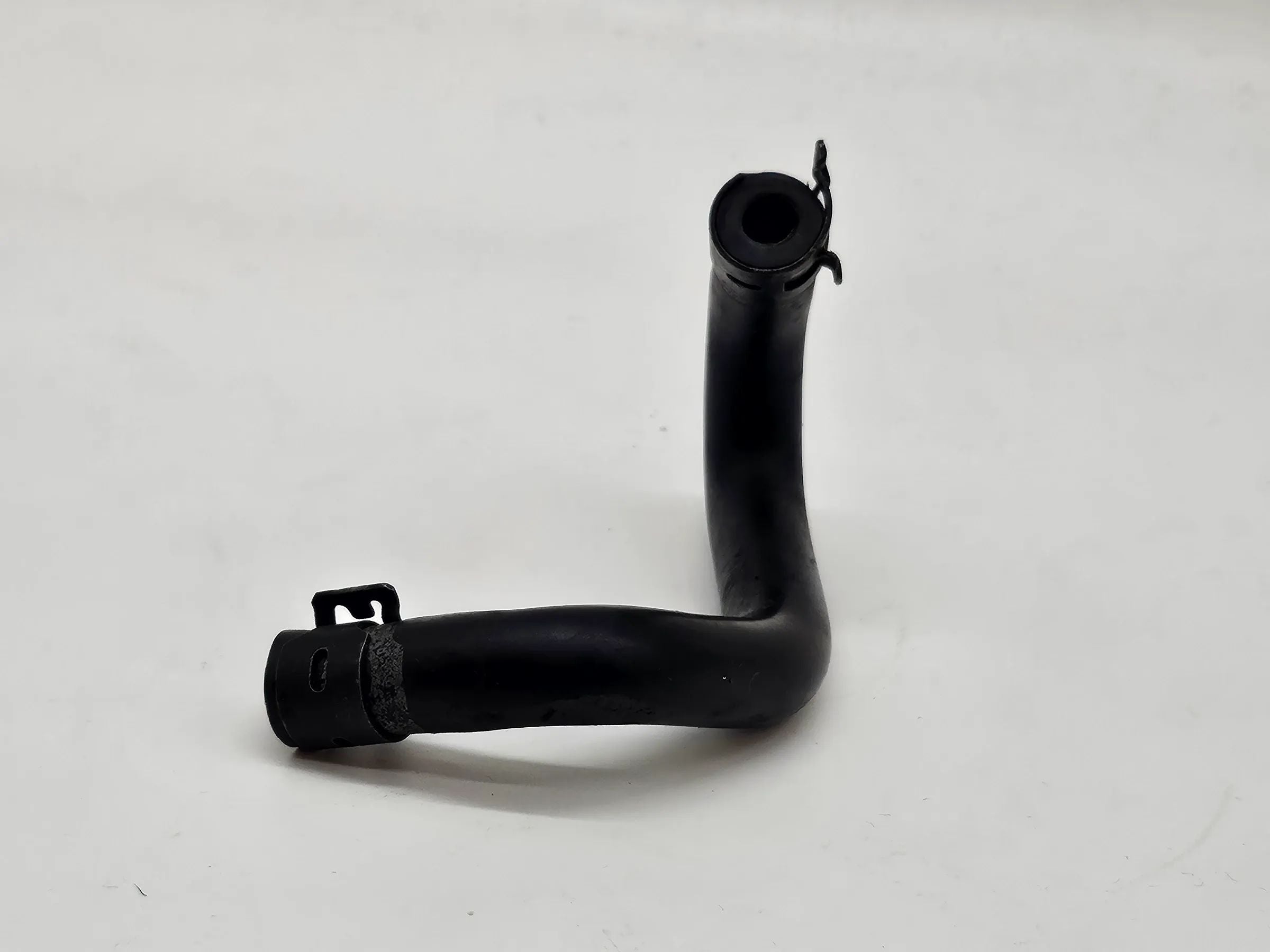 Audi A4 8E B6 2,0L FSI AWA Verbindung Tankentlüftungsventil 06D133784