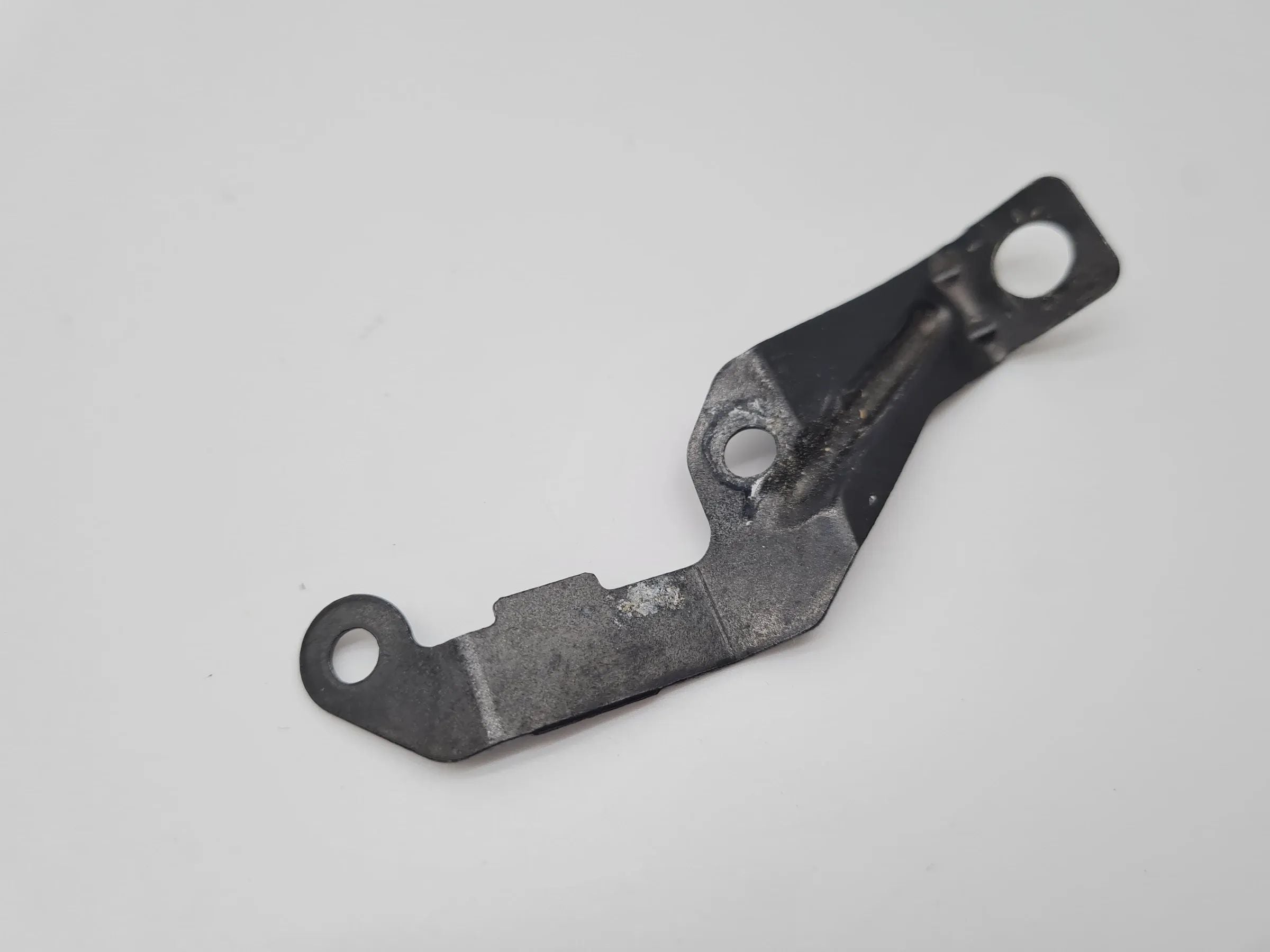 Original Mercedes C-Klasse (W203) Halterung Mittelkonsole Rechts A2036830214