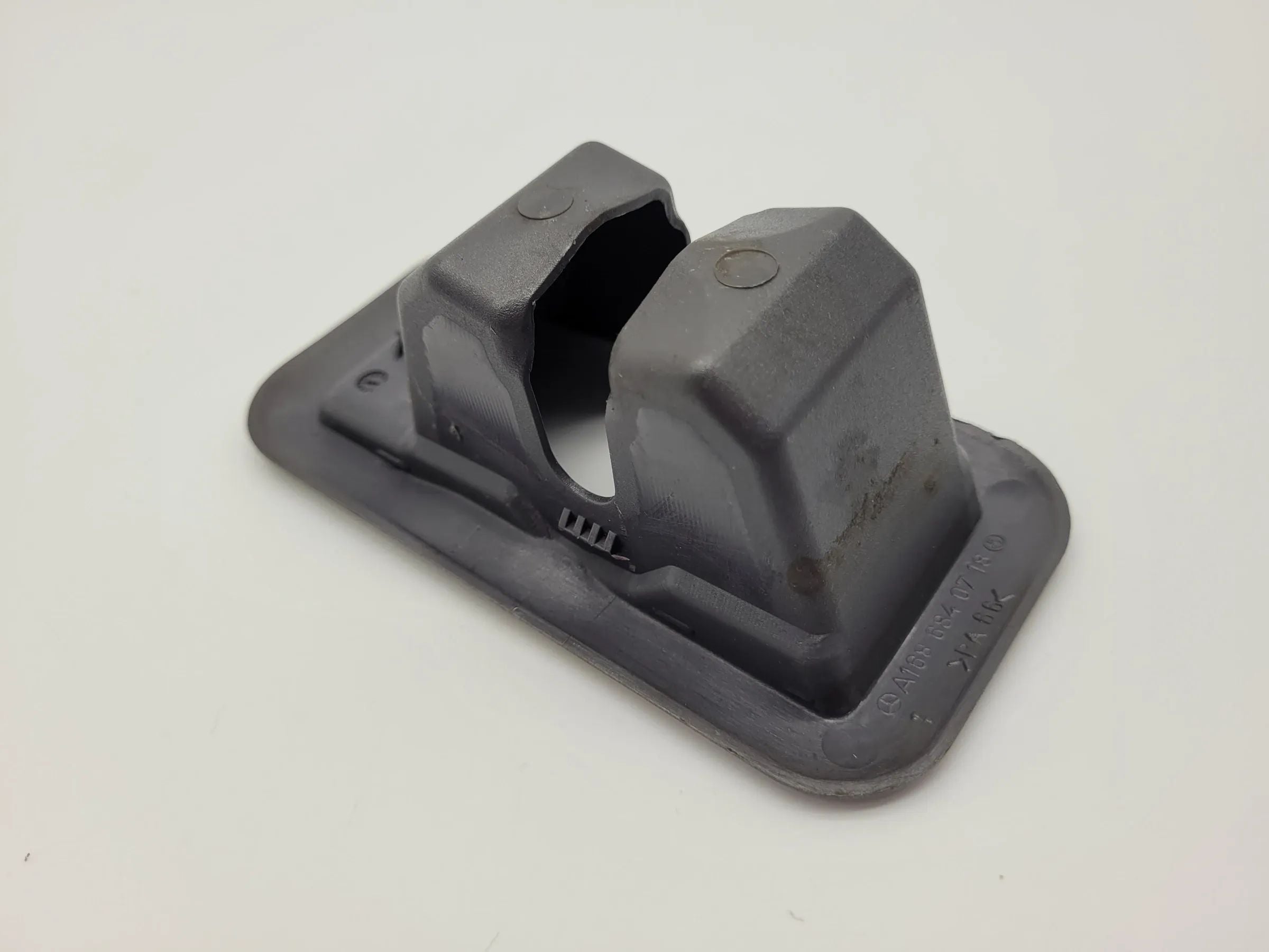 Original Mercedes Benz A-Klasse W168 Sitzbefestigung Abdeckung A1686840718