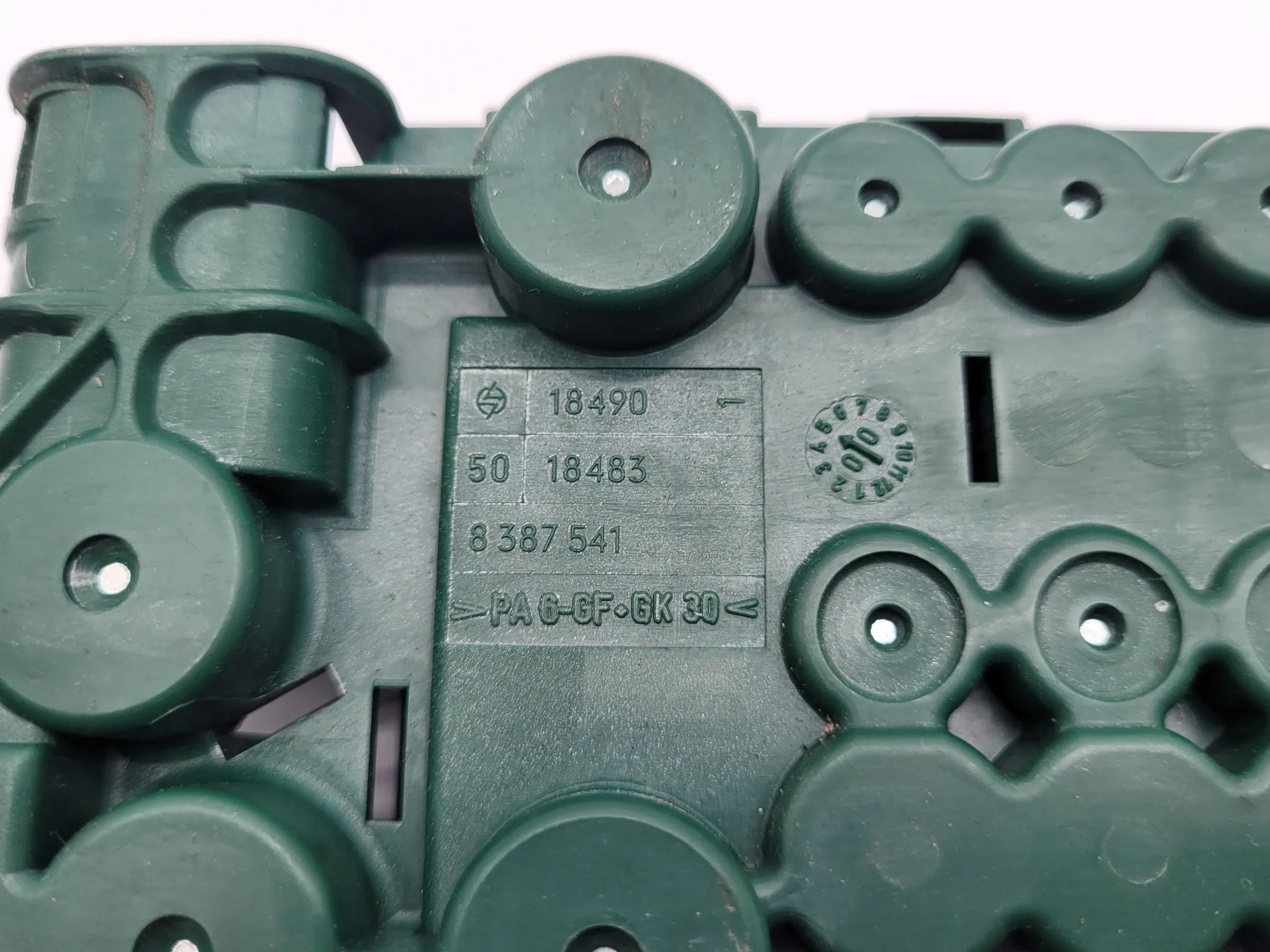 Original BMW X5/5 (E53/E39) Sicherungsgehäuse 8-fach 8387541