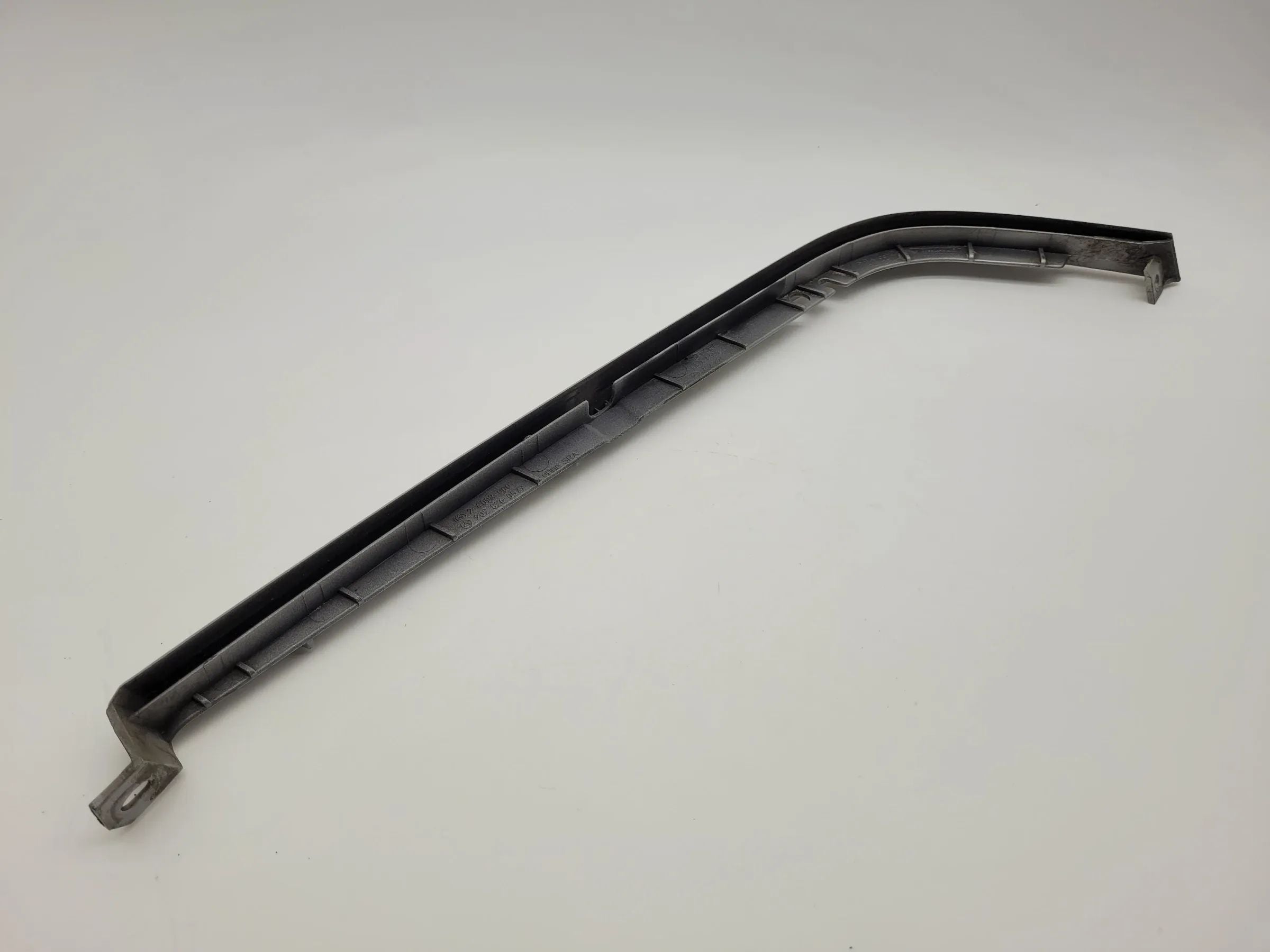 Original Mercedes-Benz C-Klasse (W202) Scheinwerfer Leiste/Blende L. A2028260577