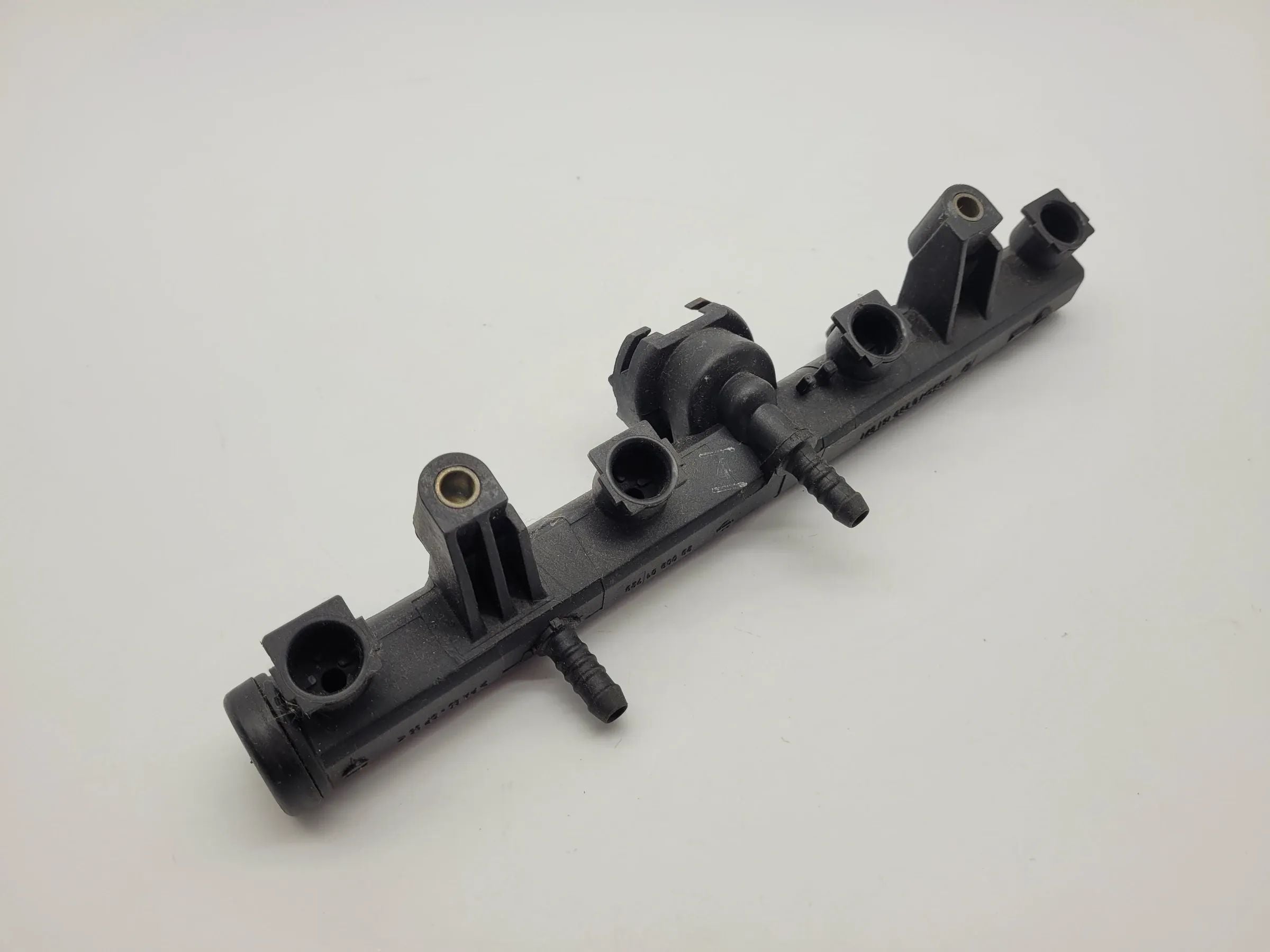 Original VW Polo (6N2) Einspritzleiste 2435170160