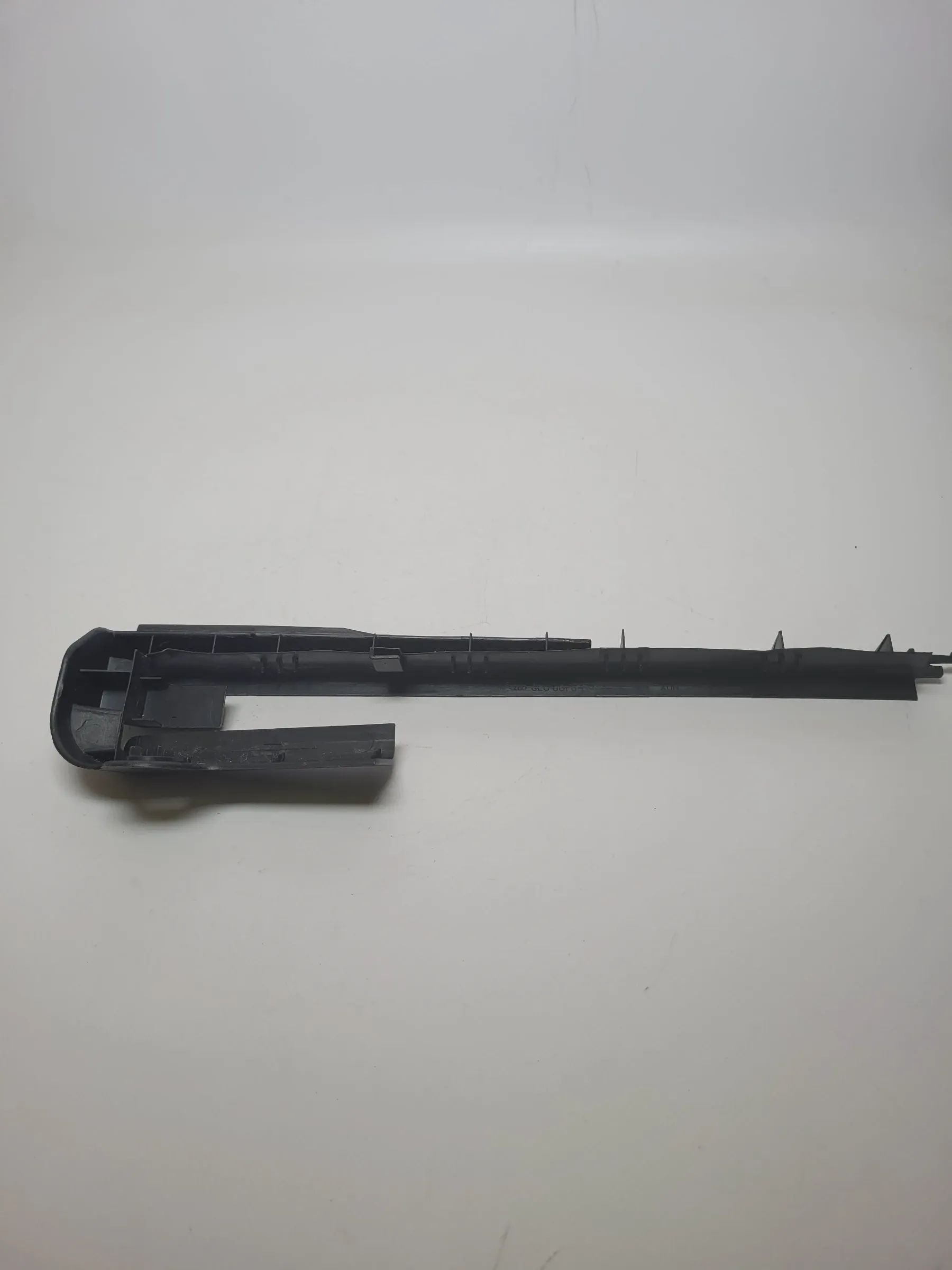 Original Audi A4 (8E/B6/B7) Verkleidung Sitz-Führungsschiene 8e0881347b