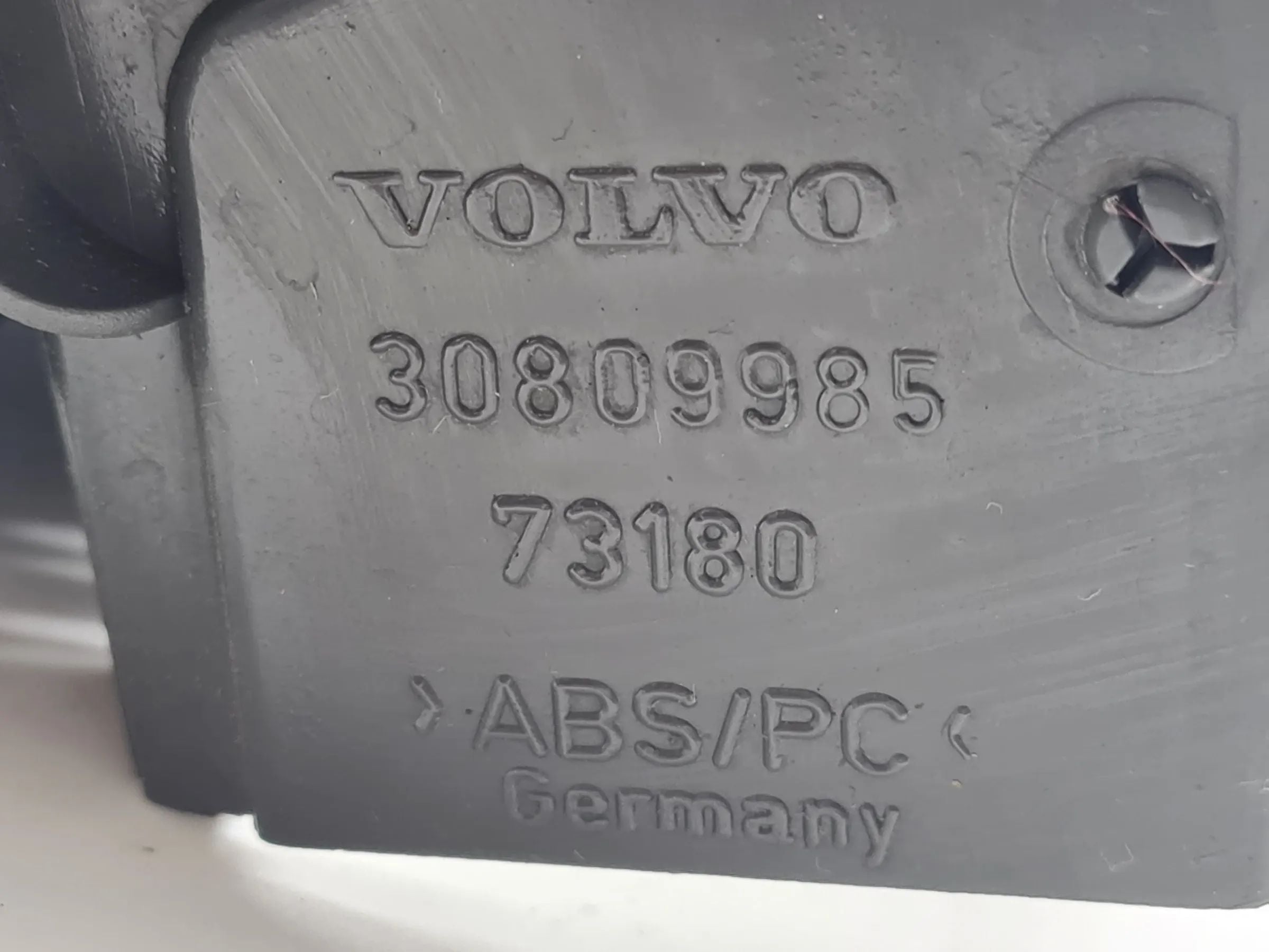 Original Volvo V40 (645) Aschenbecher Front 30809985