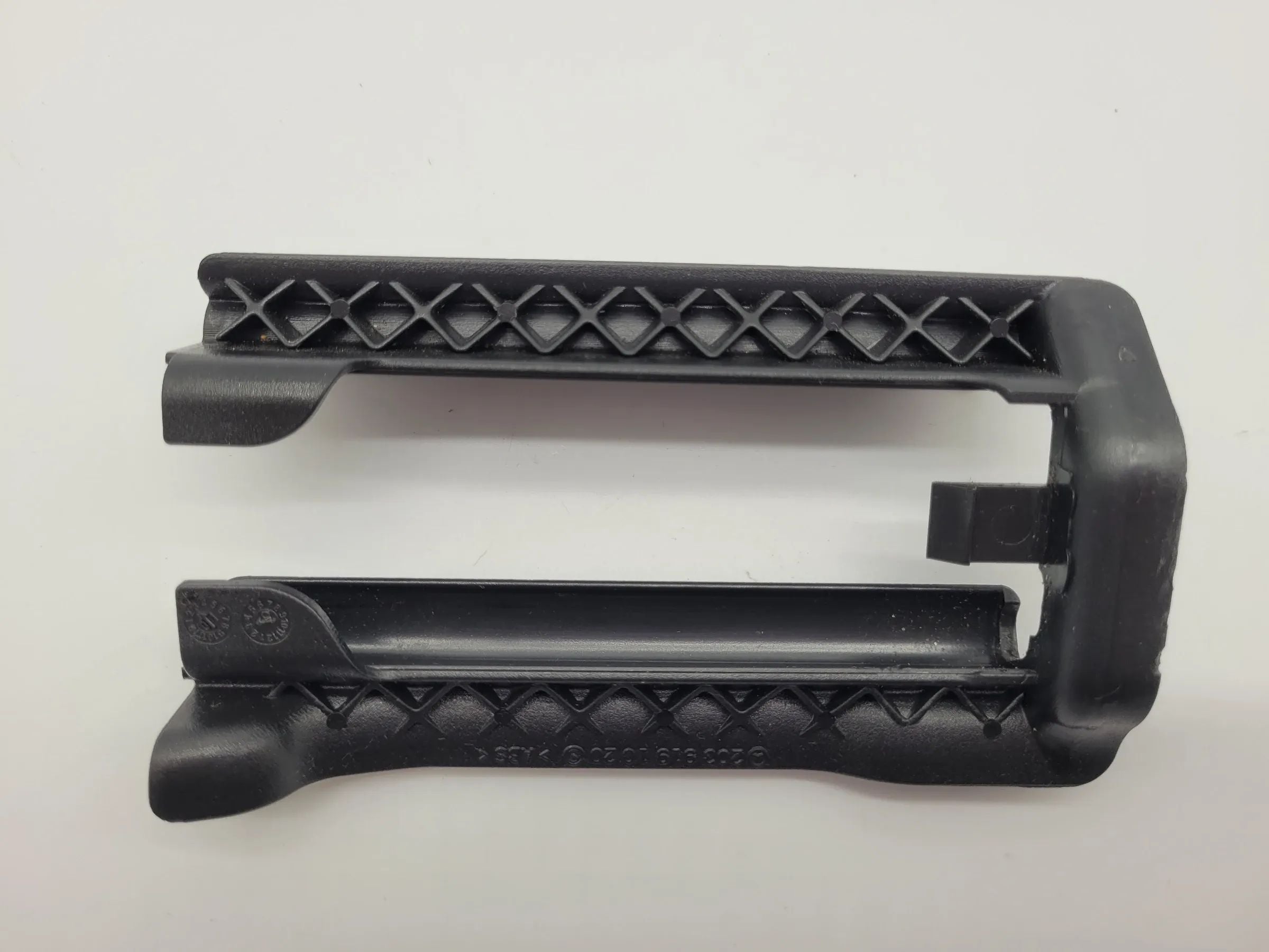 Original Mercedes-Benz C-Klasse (W203) Sitzschienenabdeckung A2039191020