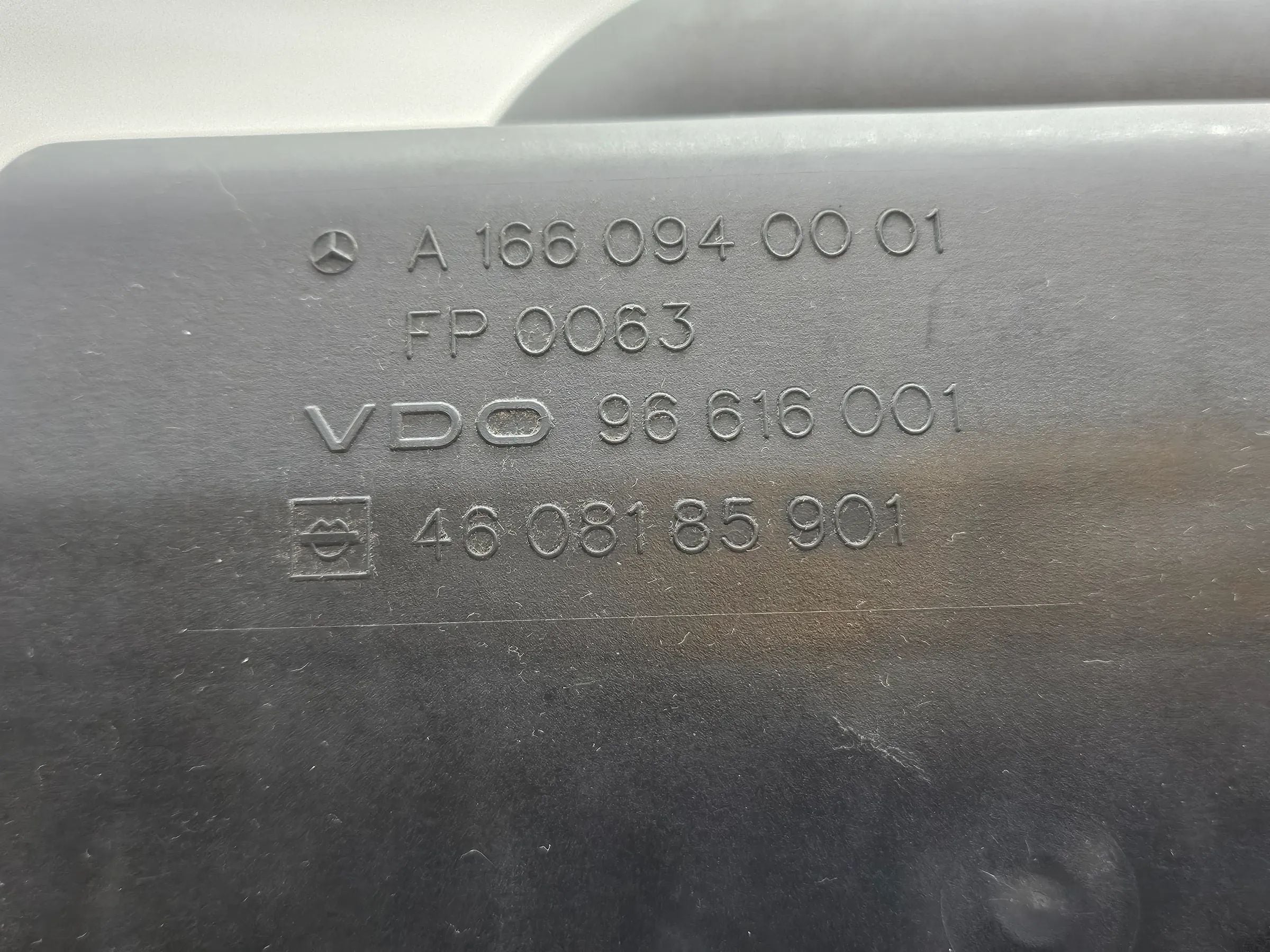 Original Mercedes-Benz A 160 W168  Unterteil Luftfilterkasten A1660940001