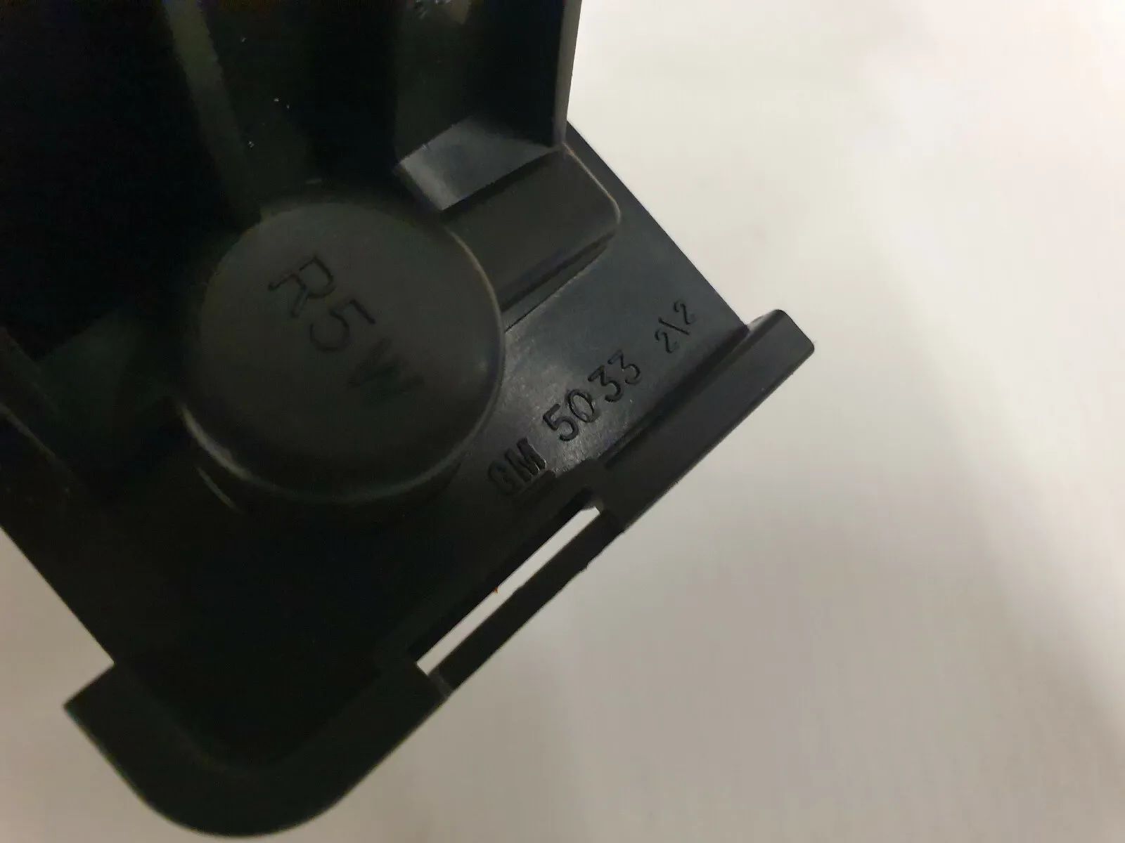 Soporte de lámpara original Opel Omega B GM5033, base de lámpara derecha K14