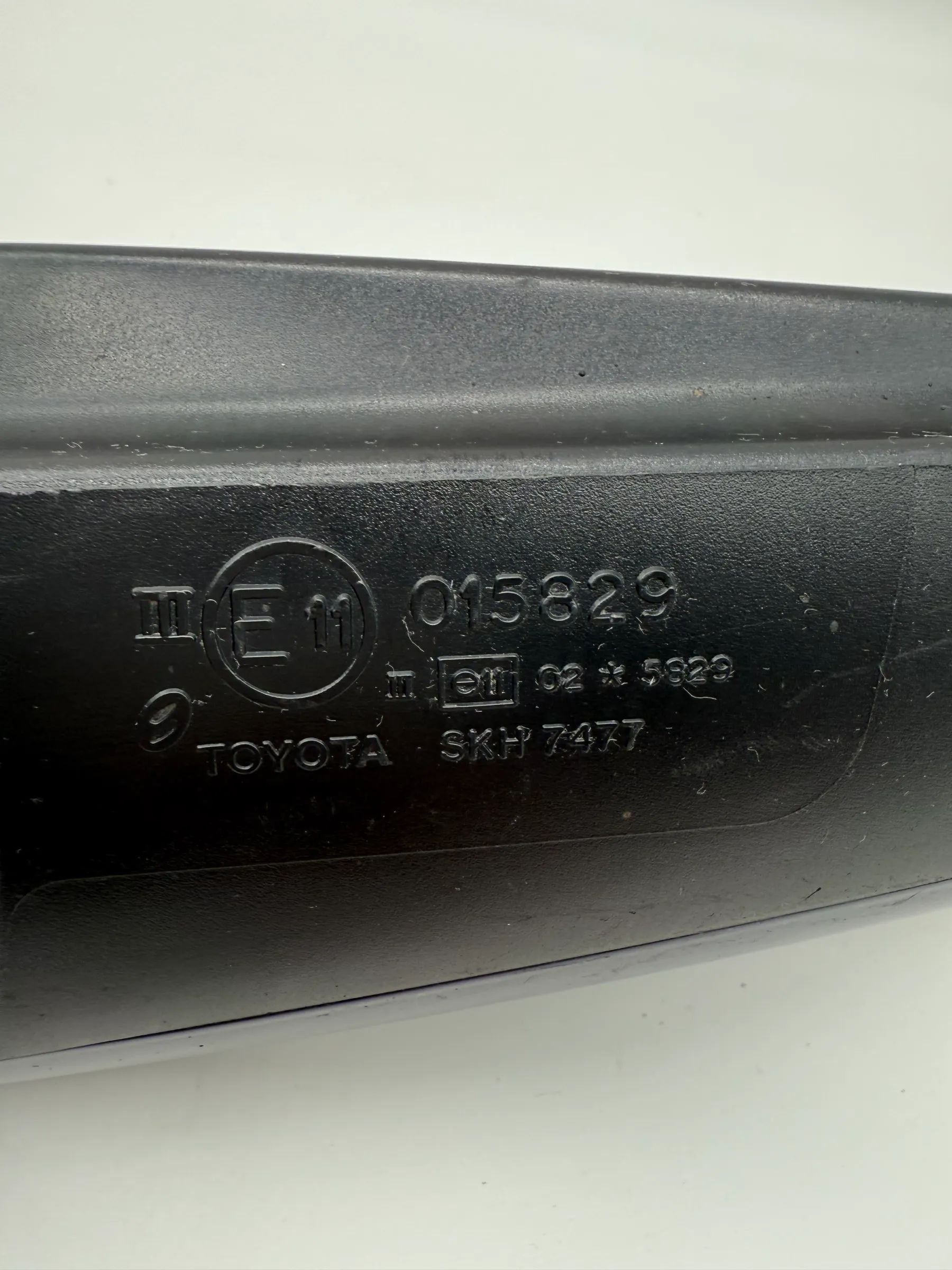 Toyota Avensis Right exterior mirror electric BLUE E11025829 