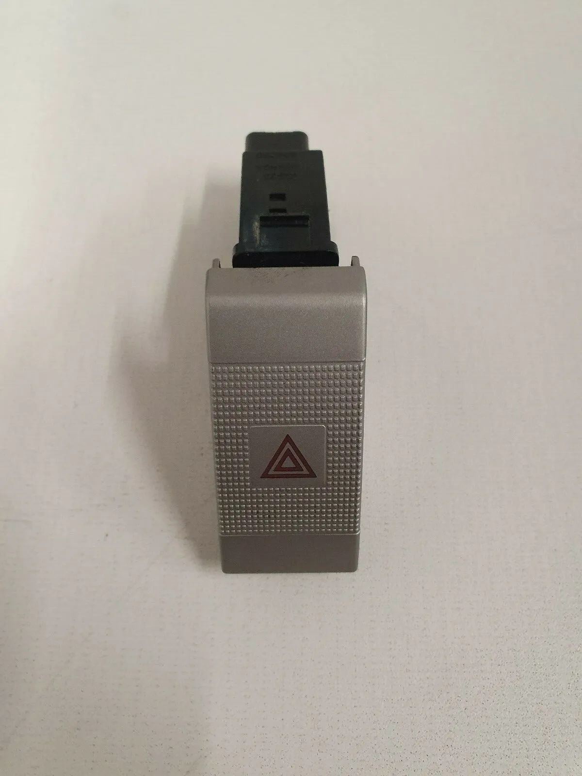 อะไหล่แท้ (OEM) สวิตช์ไฟฉุกเฉิน Kia CARNIVAL 2 GQ 0K53D664H0A 0K53B664H0A (K42)