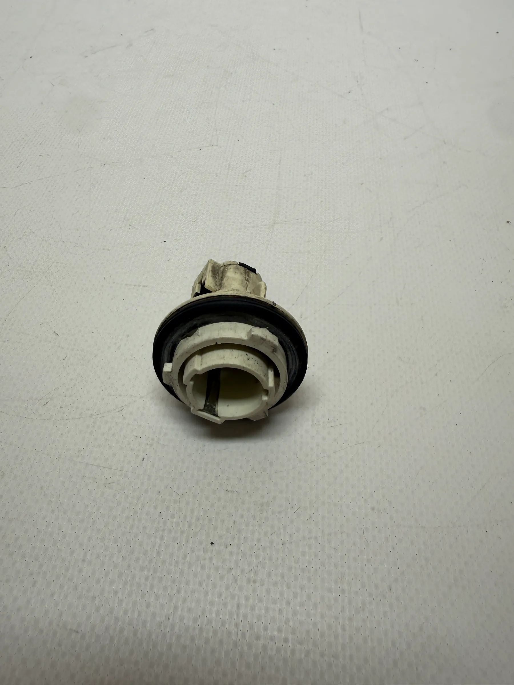 Original Nissan Micra III 3 (K12) Lampenträger Rechts Vorne 18A403B