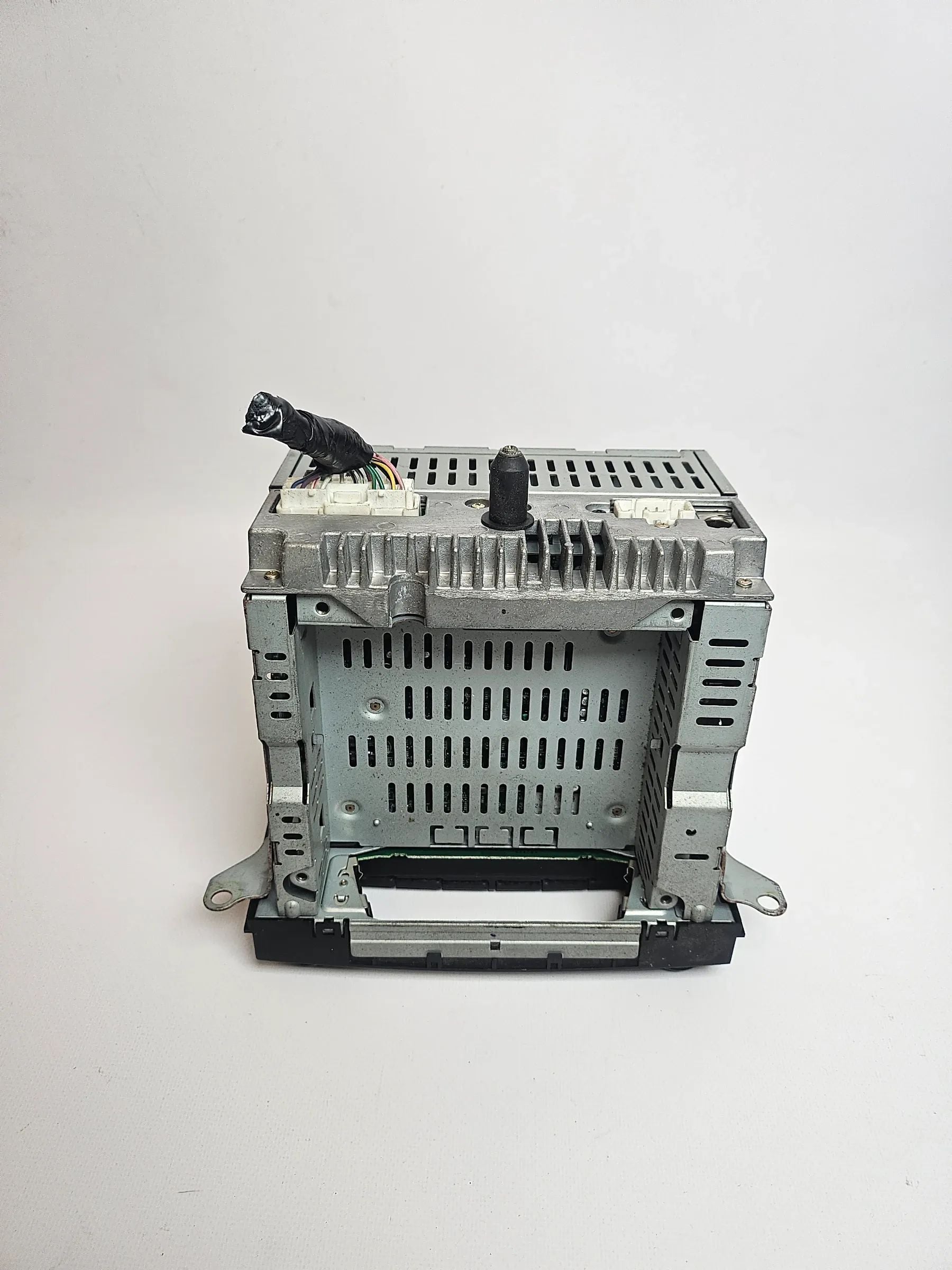 Oryginalne radio CD Mazda MPV II LD67669R0A 14788200
