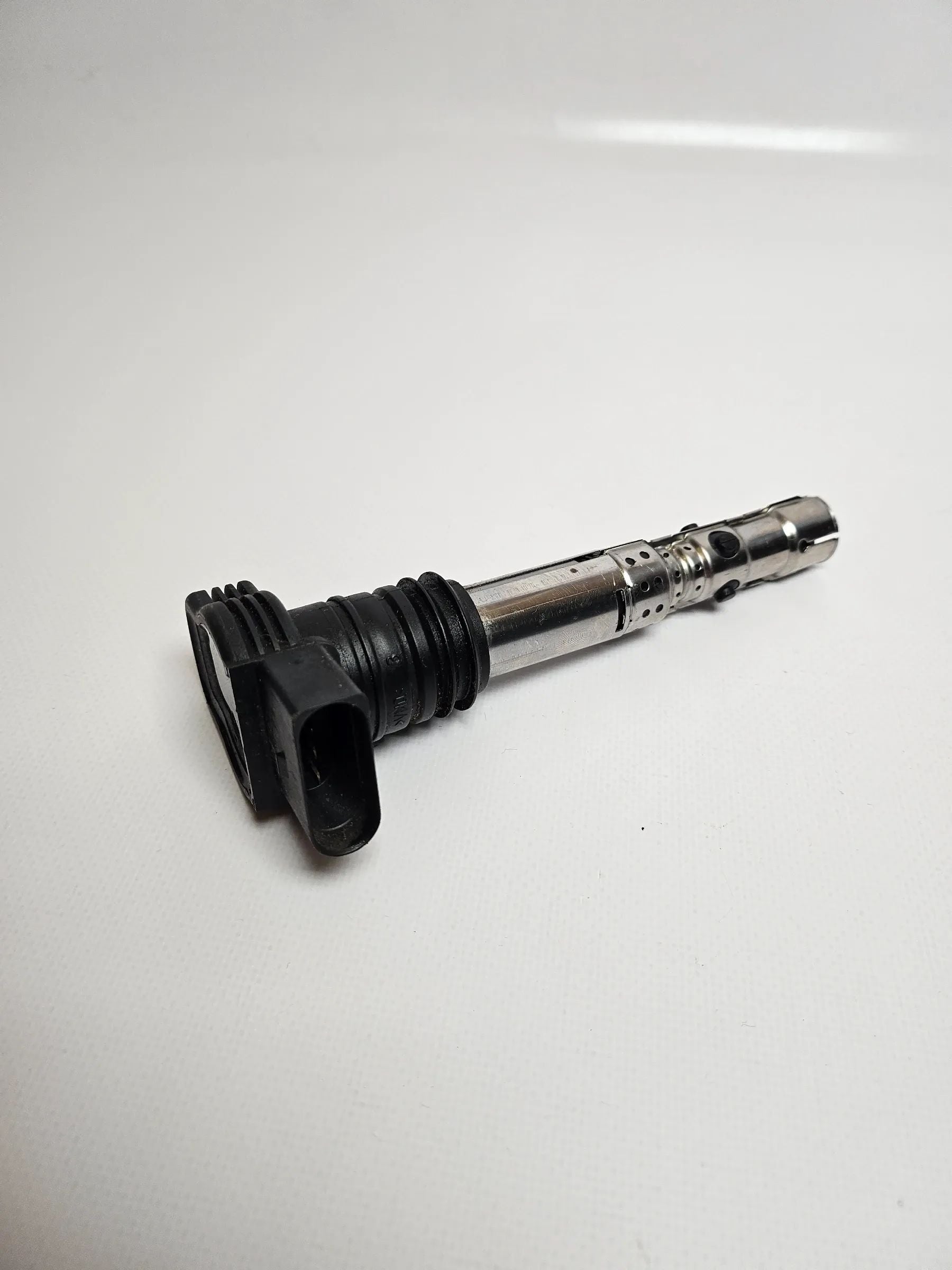 Oryginalna cewka zapłonowa VW PASSAT B5+ 3BG 2002 1,8 Benzyna 06A905115D