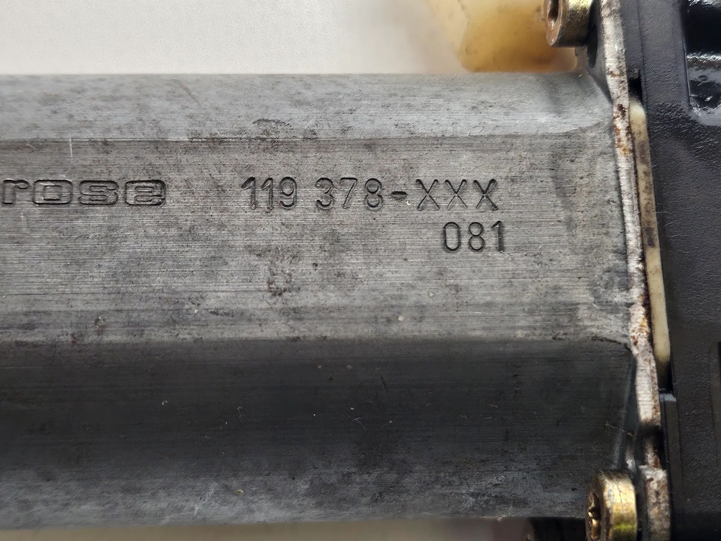 Oryginalny silnik podnośnika szyb przedni prawy Mercedes Benz W208 CLK 0130821723