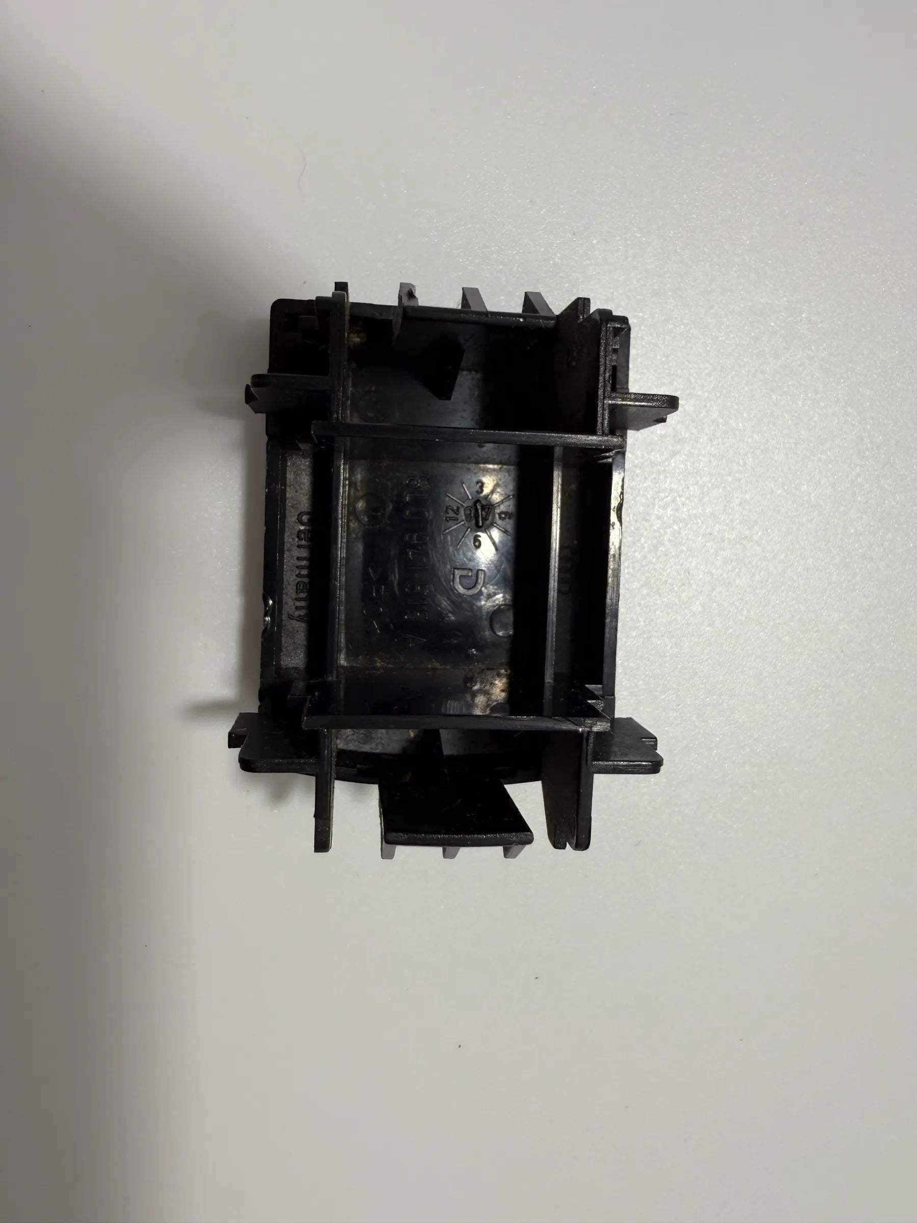 Oryginalna Audi A3 8L Ramka Przełącznika Przycisku Zakrywkowego Dummy 8L0941515A