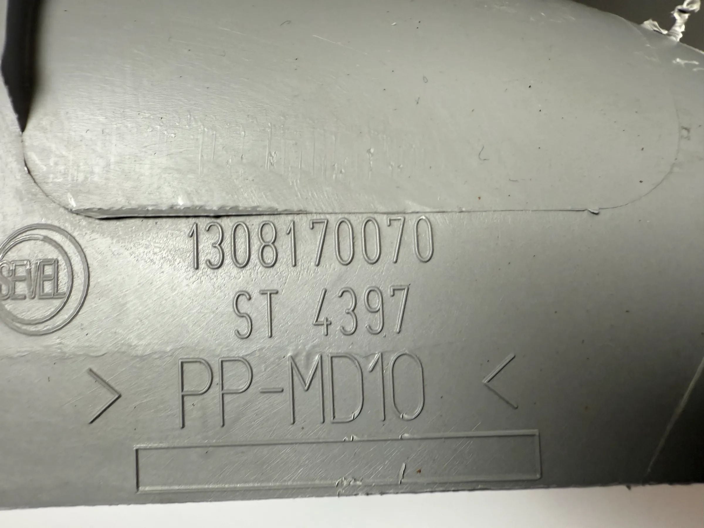 Oryginalna schowek/pólka Fiat Ducato C.-Jumper P.-Boxer 1308170070 ST4397