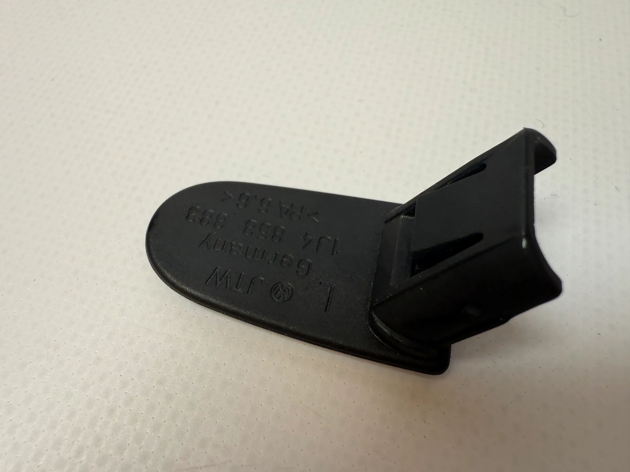 純正 VW ゴルフ4 IV 1J4858883 左Cピラートリム用シートベルトホルダー