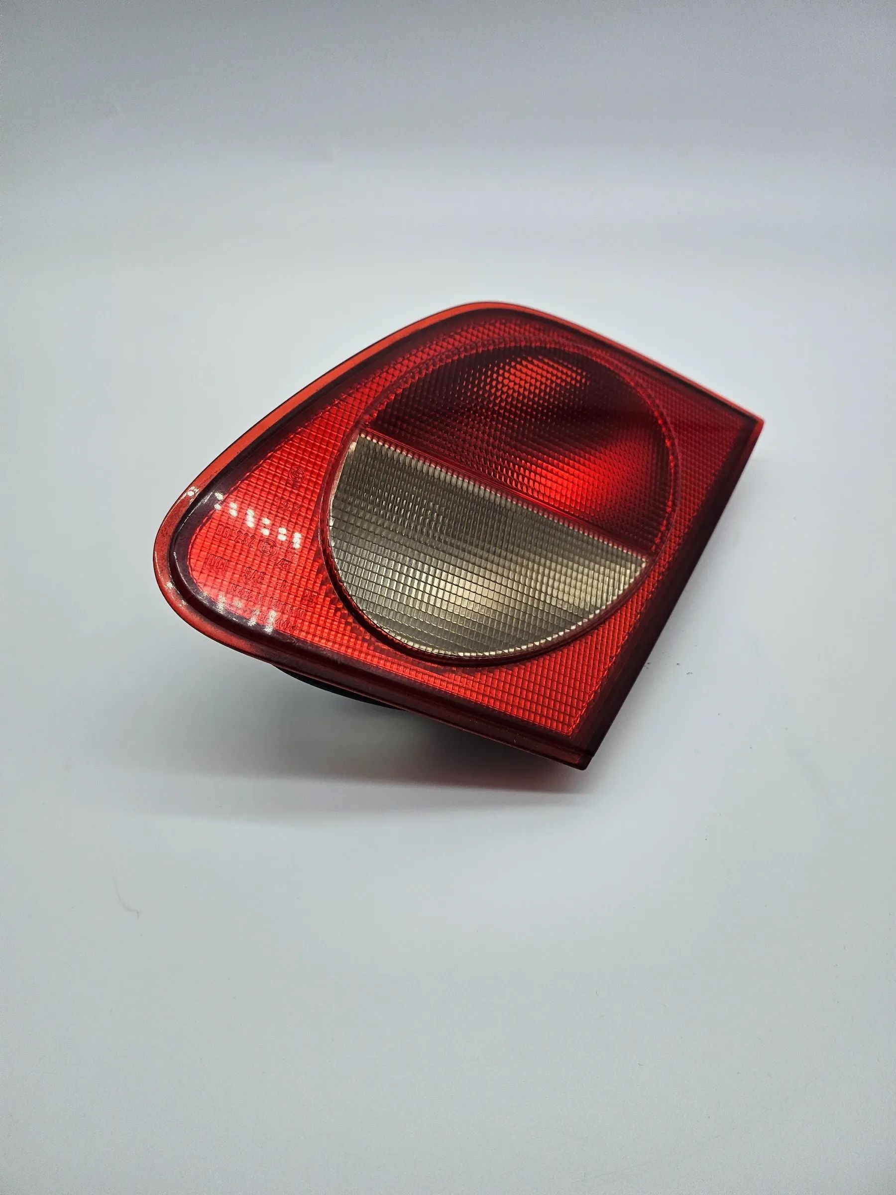 Feu arrière droit intérieur Mercedes Benz E-Klasse W210 A2108201064