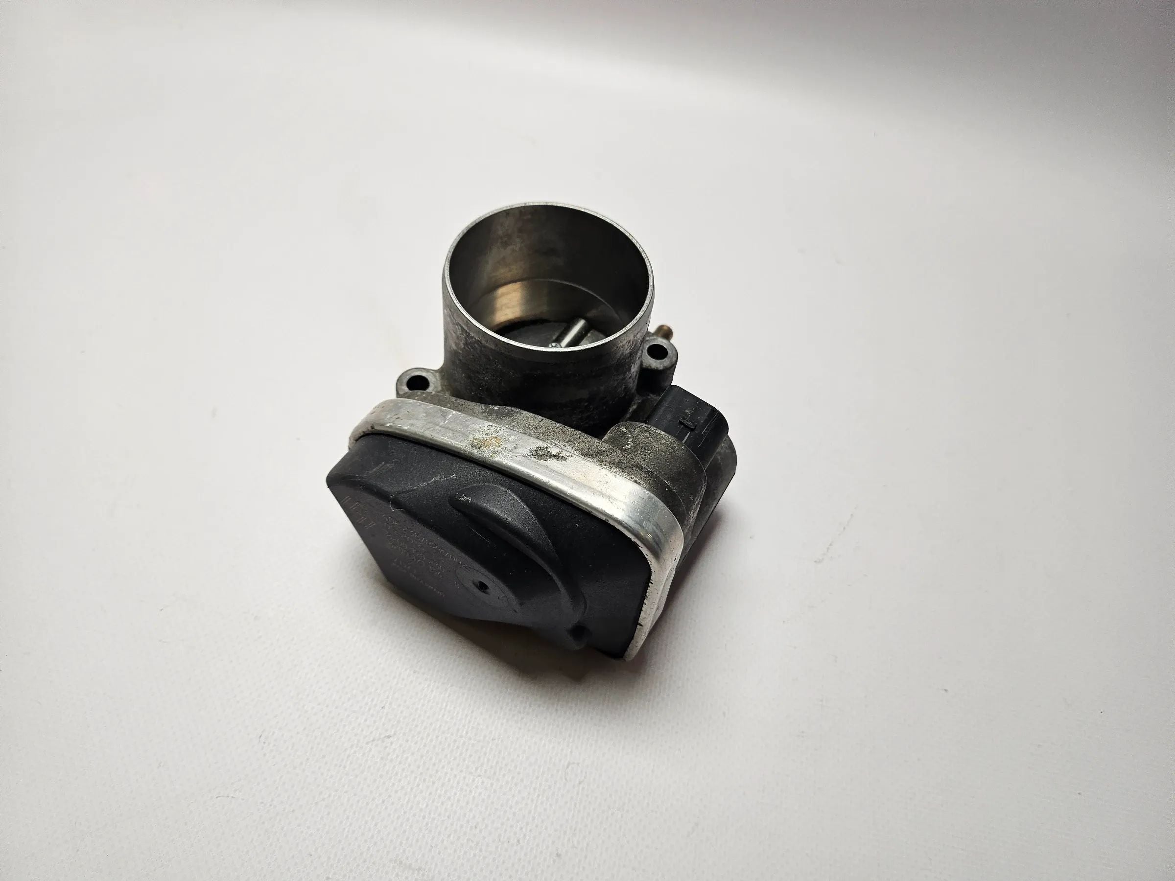 Original Renault Megane III 08-12 1.6 81KW throttle body K4M858 8200190230 