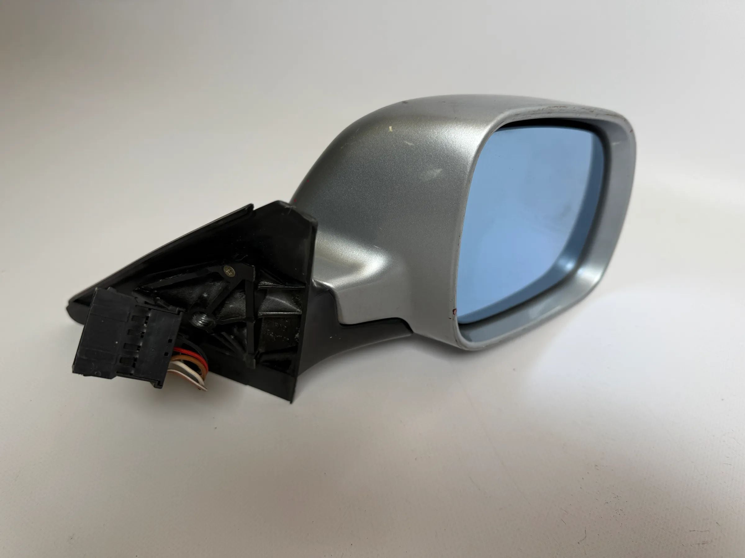 Specchietto retrovisore esterno originale Audi A6 (4B2/4B4) elettrico destro argento 012319