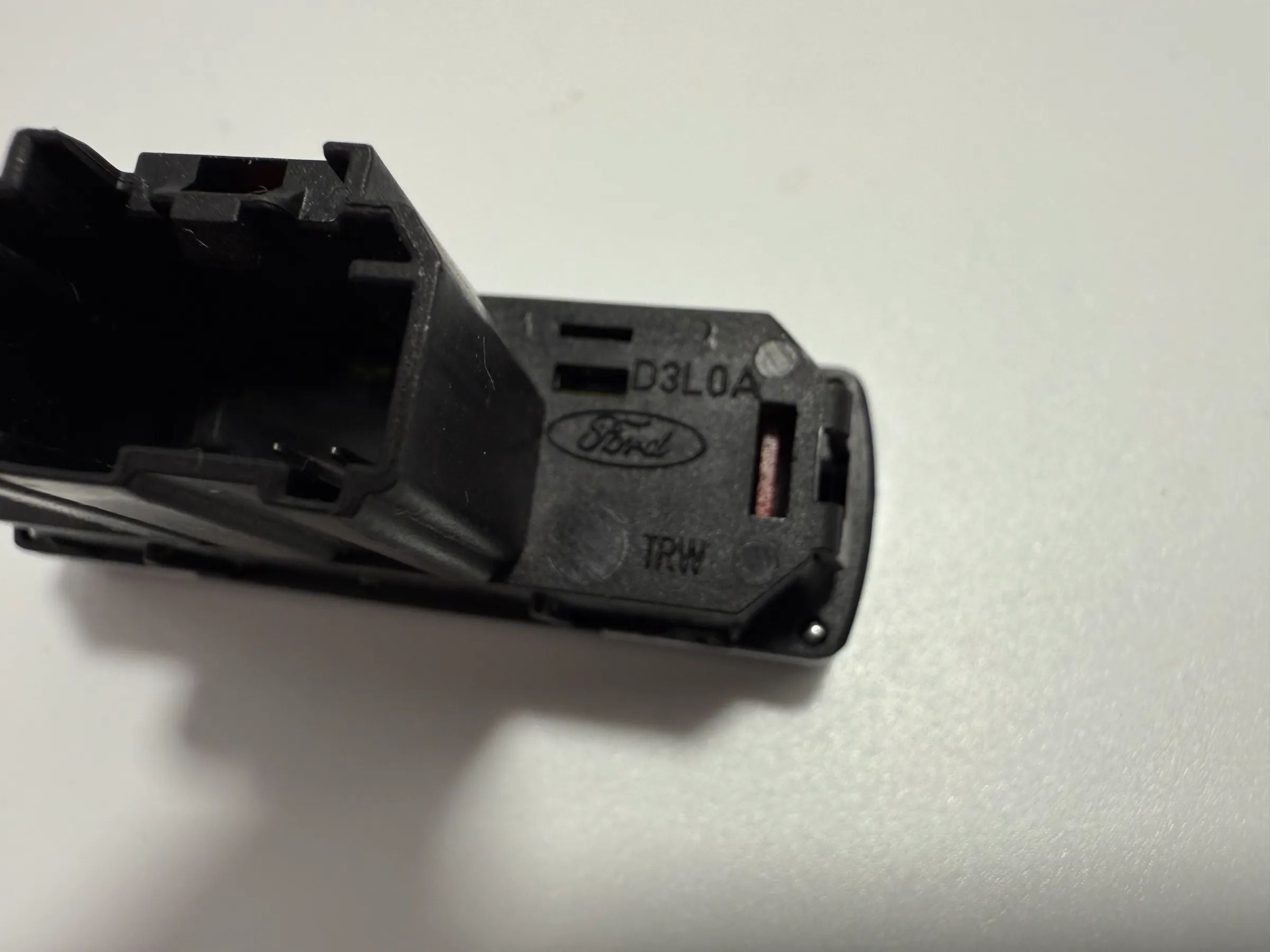 Original Ford Mondeo MK3 B5Y/B4Y/BWY hazard warning switch 4S7T13A350AB 